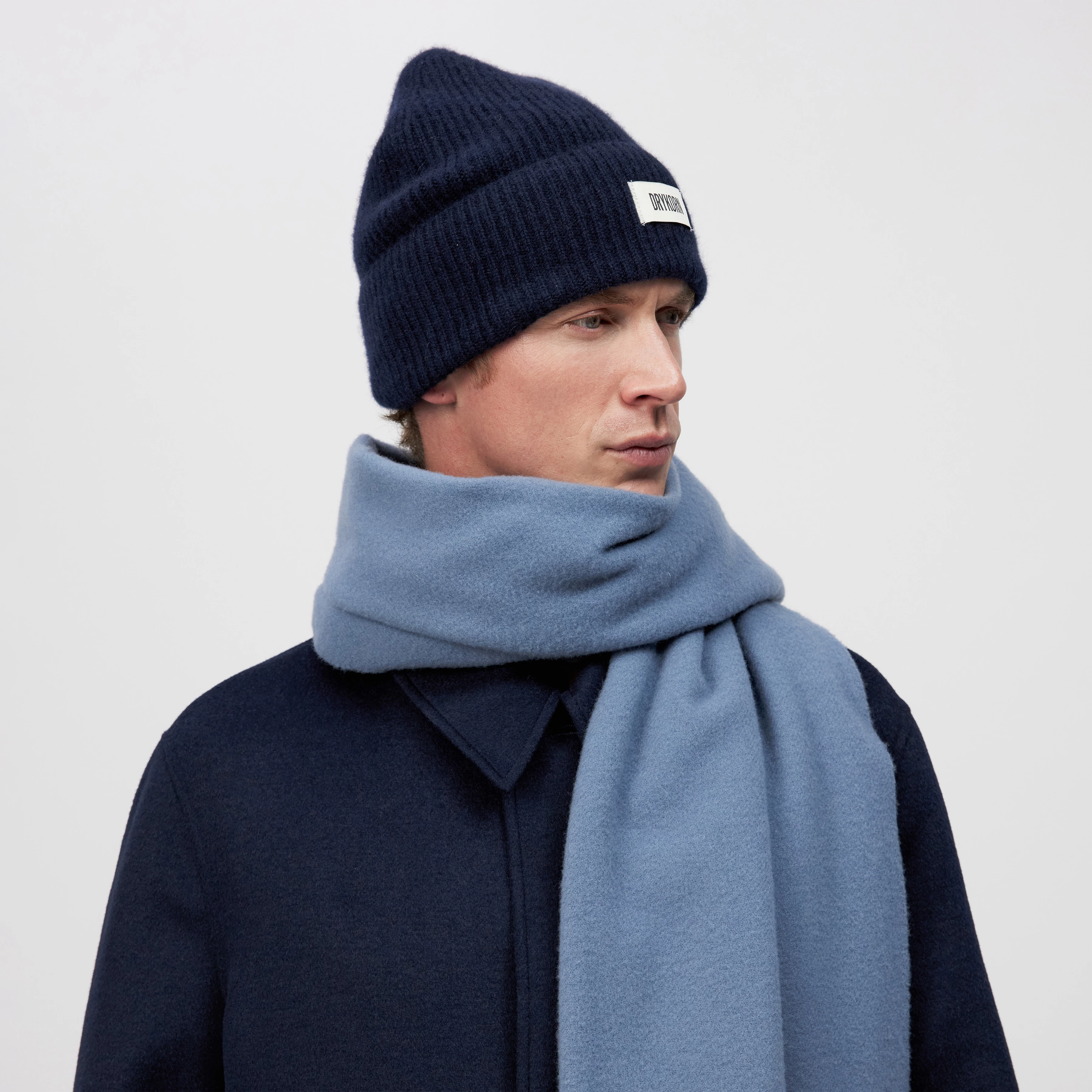 LOAH - Beanie in 100% Kaschmir - Unisex - blau - Seitenansicht