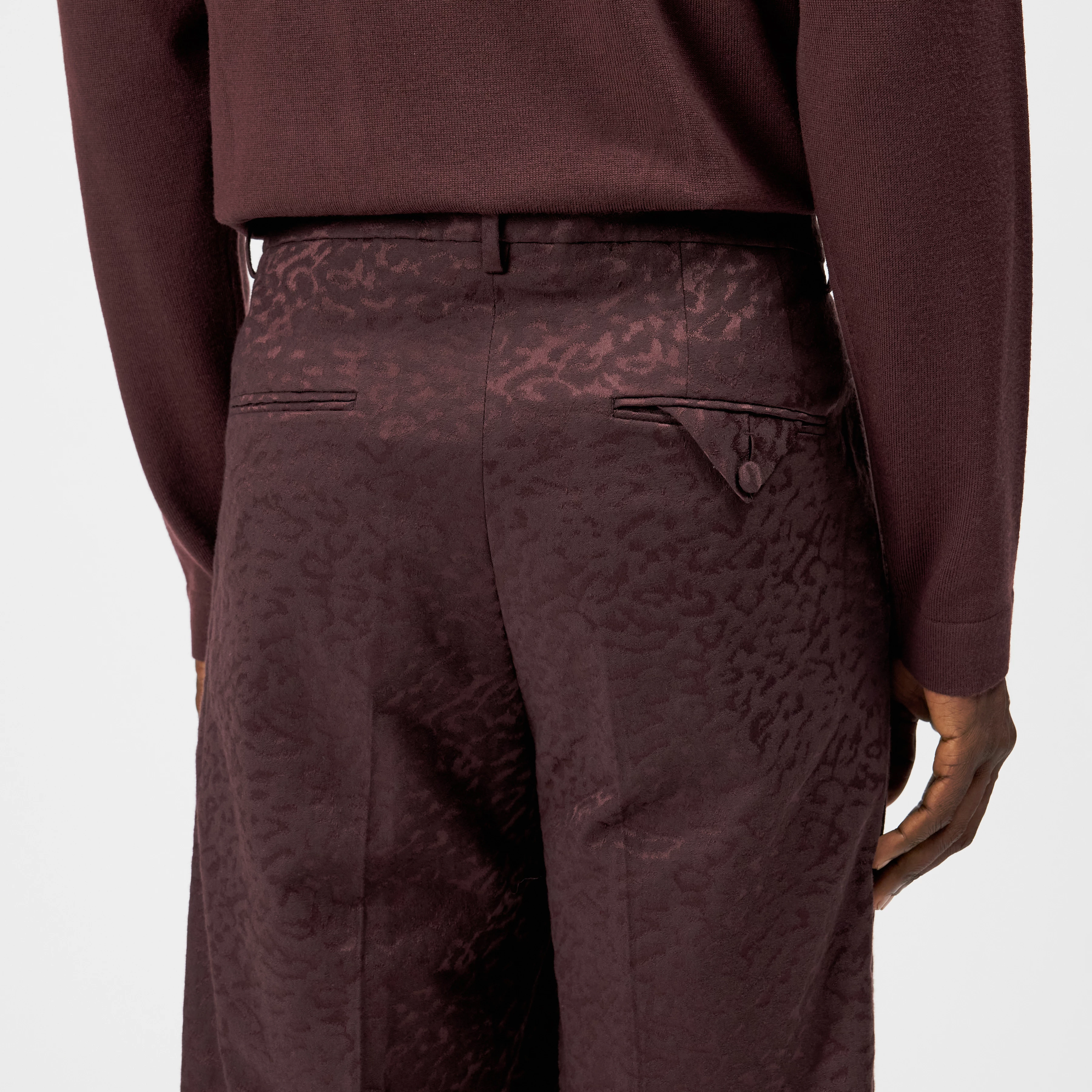 NODACO - Cotton-blend classic trousers - men - red - Detailansicht am Model