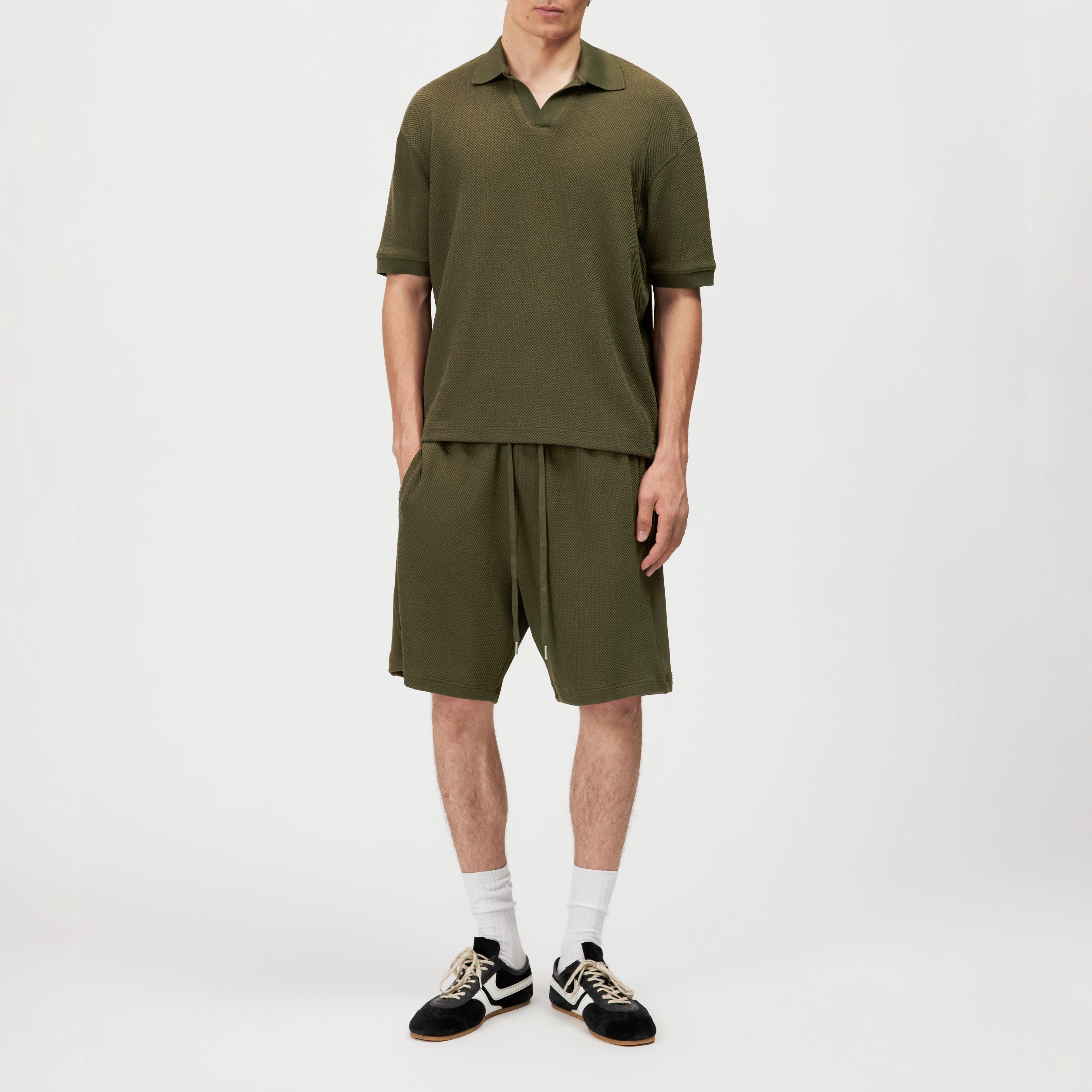ACAYO - Relaxed Fit Polo in markanter Ajour-Struktur - Herren - grün - Ganzkörper-Frontansicht