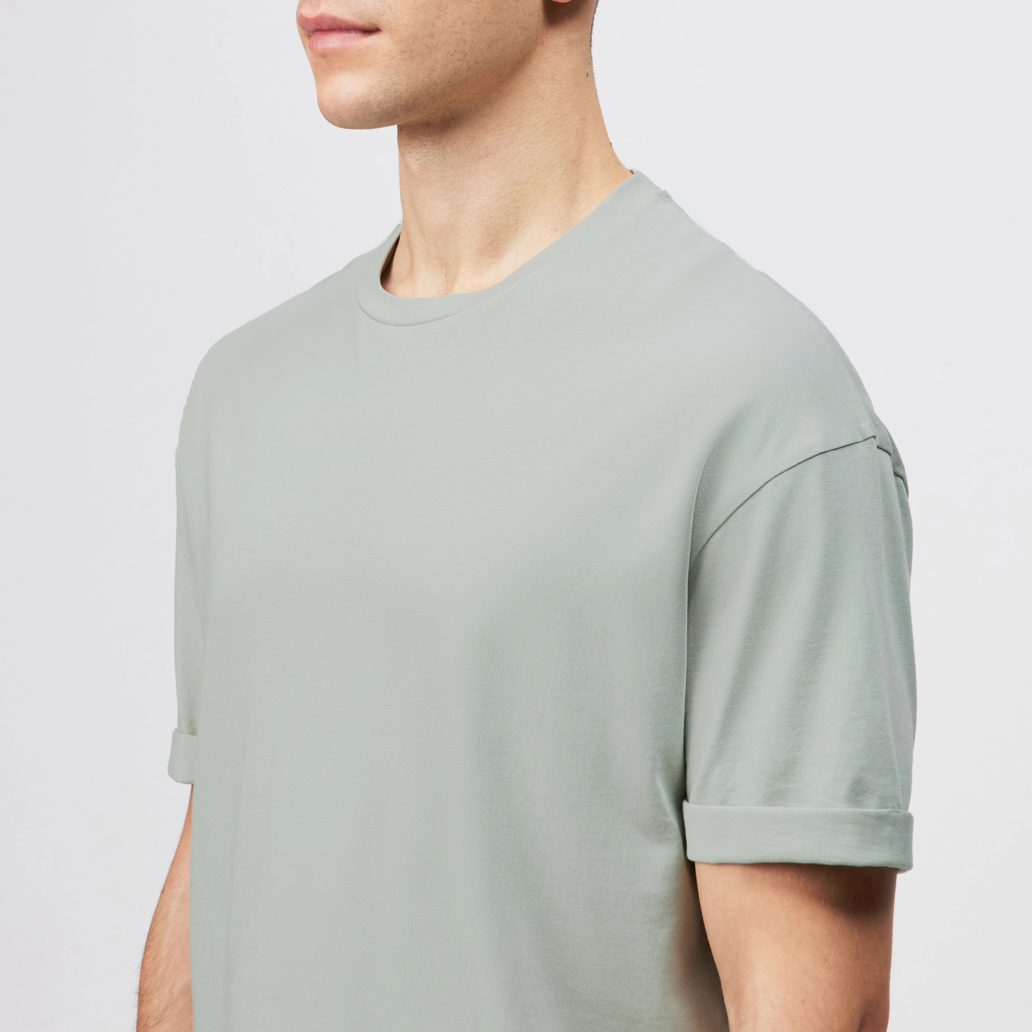 THILO - Relaxed fit T-shirt in pure cotton - men - green - Detailansicht am Model