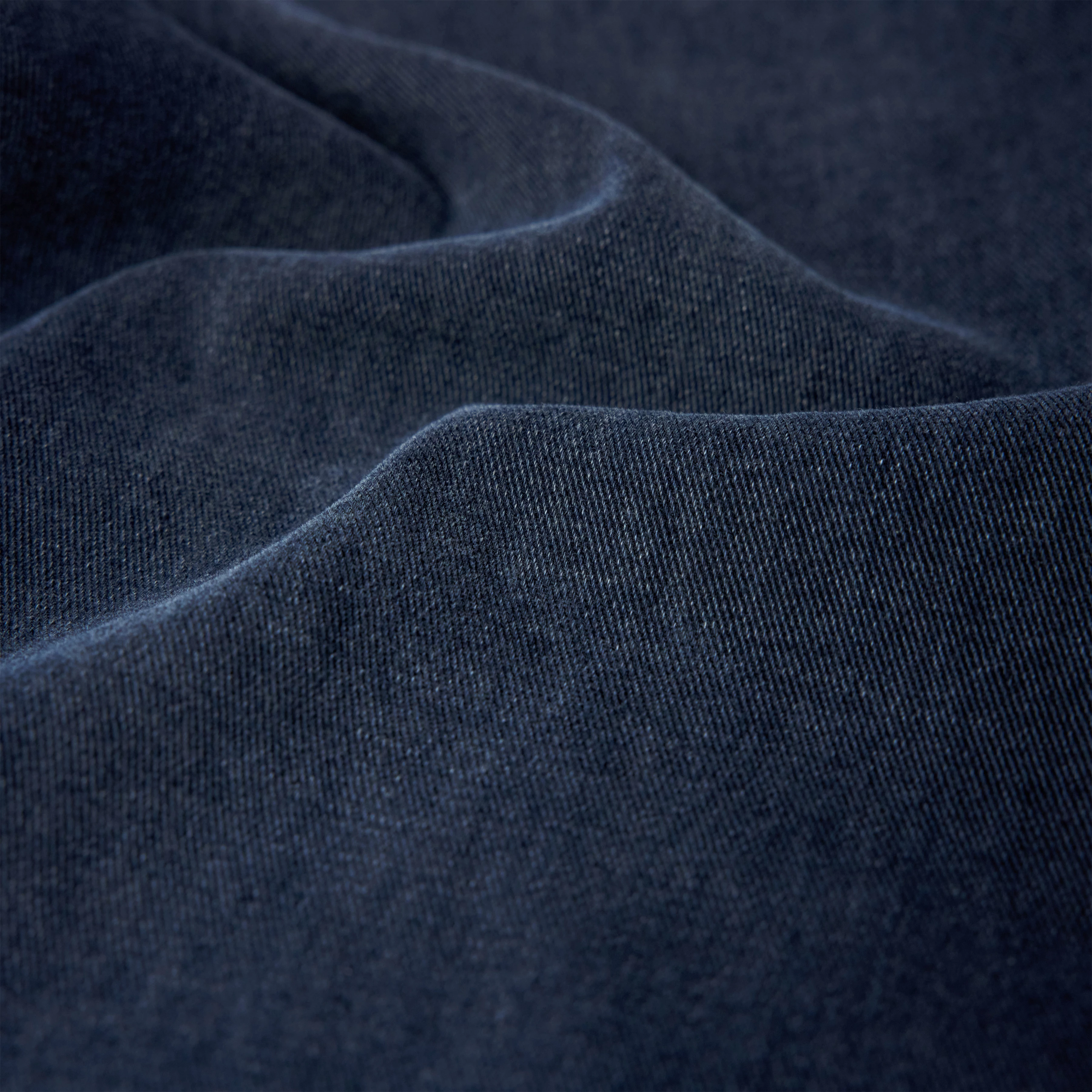 FLOWN - Low-Waist Jeans in Blue-Black Denim - Damen - blau - Materialbild (B2C)