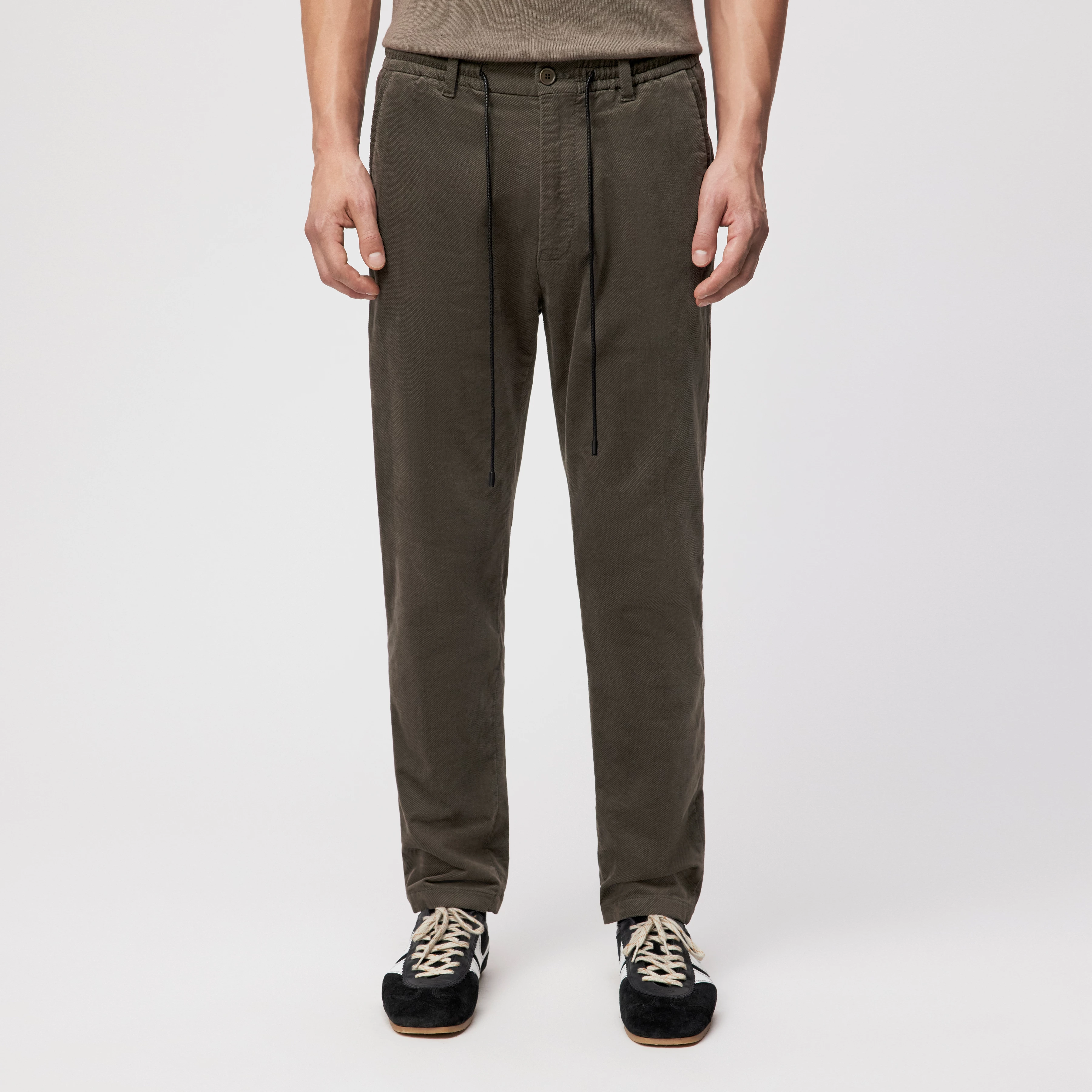 DEGER - Jogpants mit Tunnelzug in Samt - Herren - grün - Frontansicht