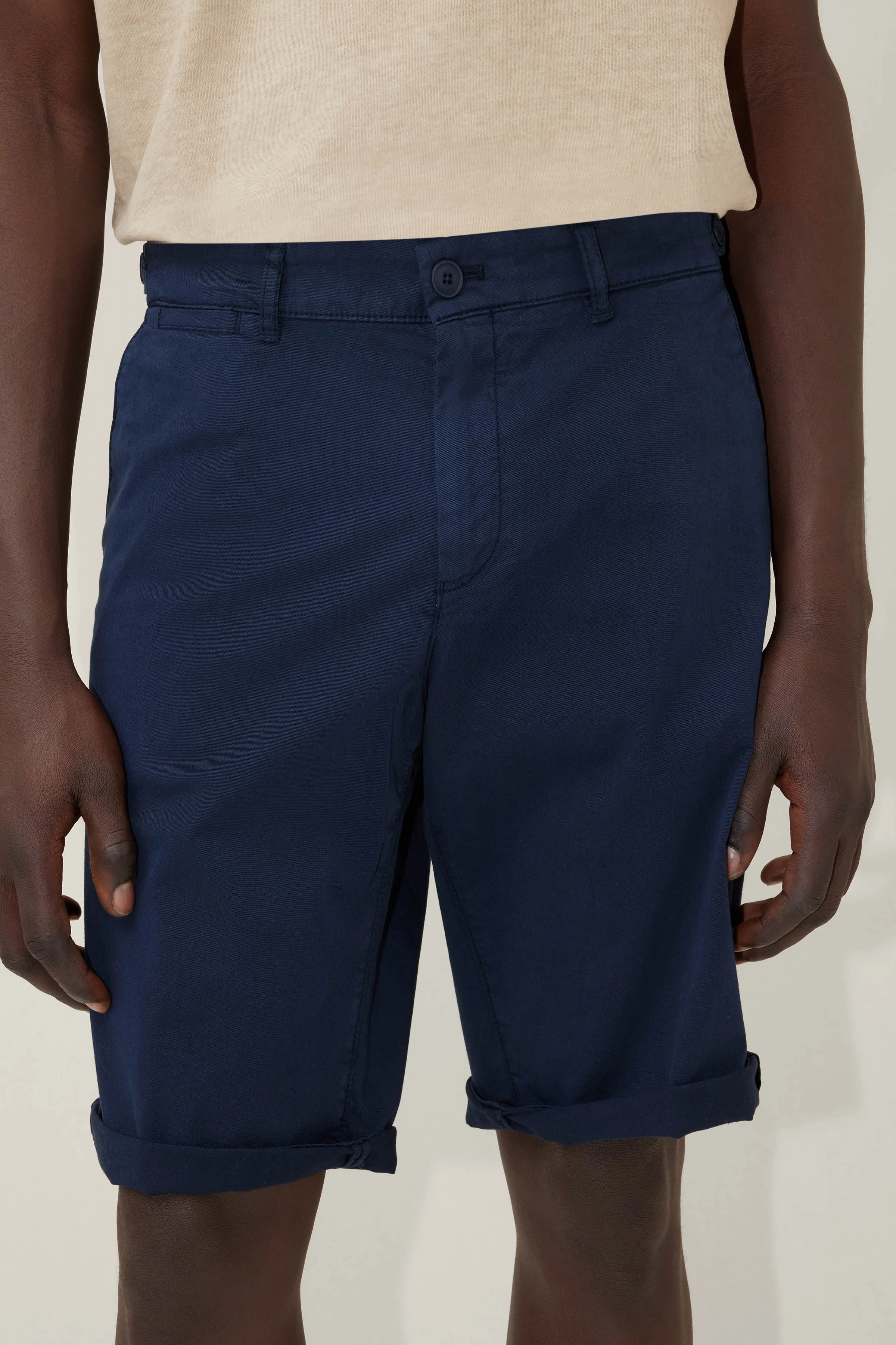KRINK - classic chino shorts - men - blue - Seitenansicht