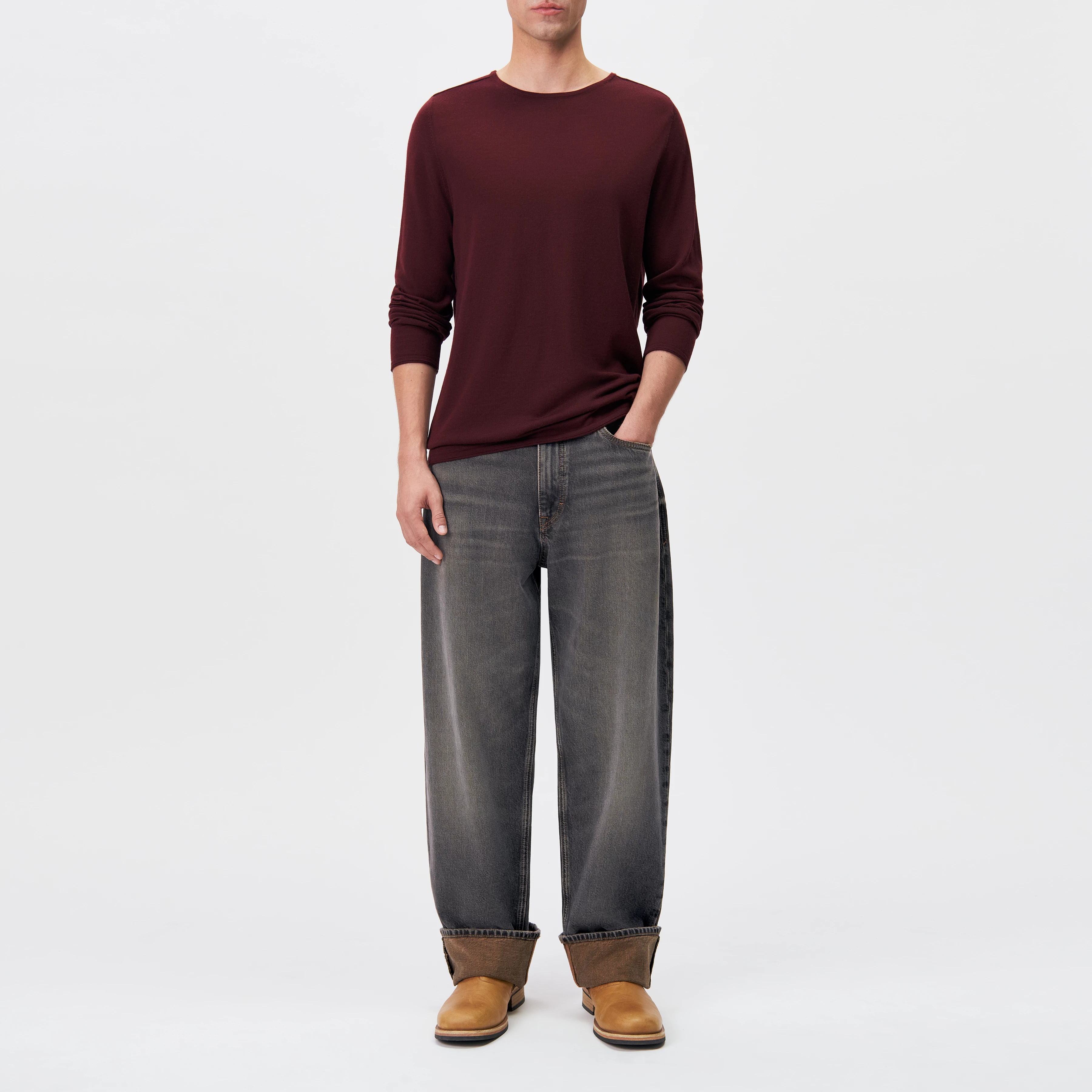 RIKONO - Fine merino wool knitted jumper - men - red - Ganzkörper-Frontansicht