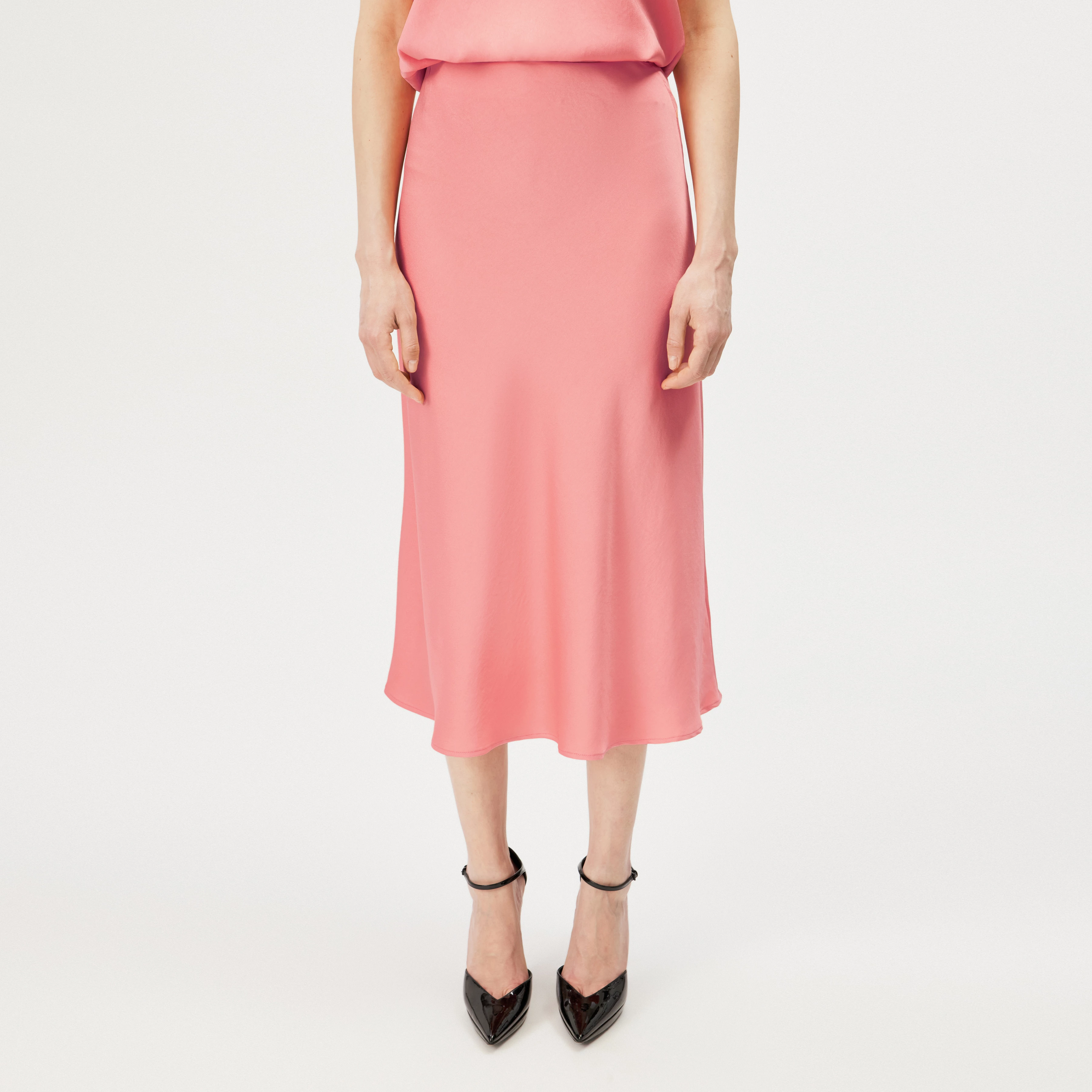 URA - Mid-length slip skirt in satin - women - orange - Frontansicht