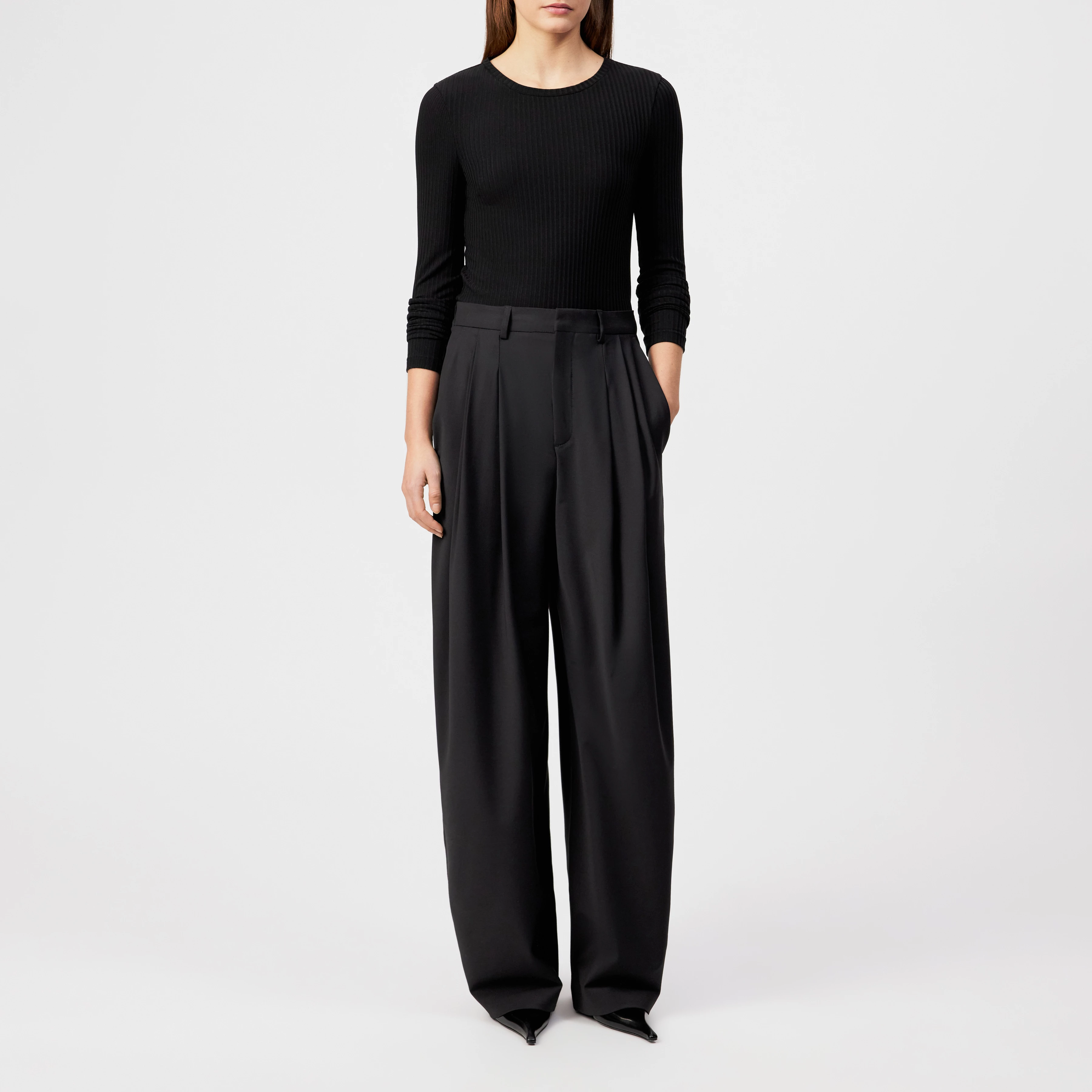 ELICIT - Wide pleated trousers in wool blend - women - black - Ganzkörper-Frontansicht