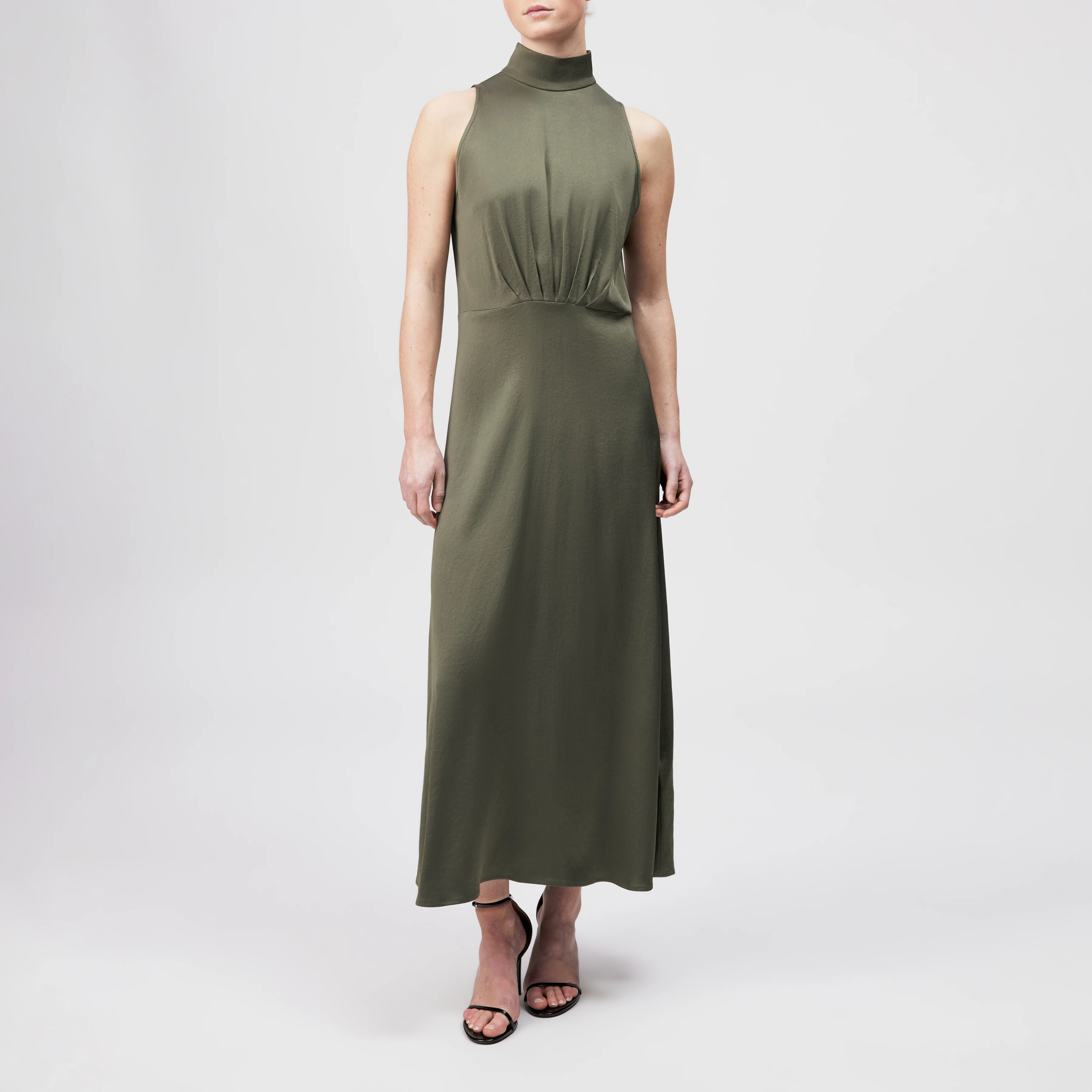 AMABEL - Satin maxi dress with stand-up collar - women - green - Ganzkörper-Frontansicht