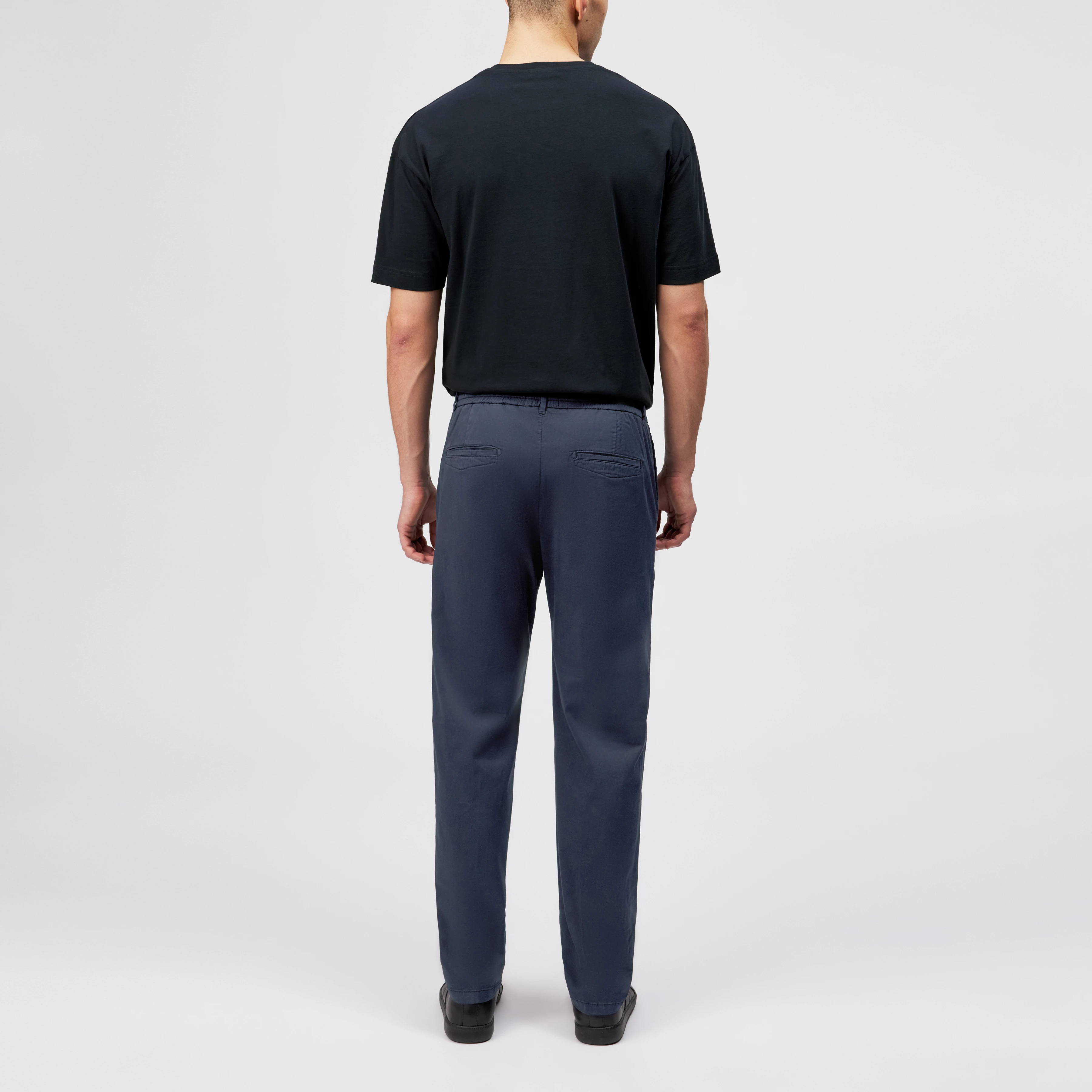 DEGER - Joggers with drawstring waist in satin - men - blue - Rückansicht