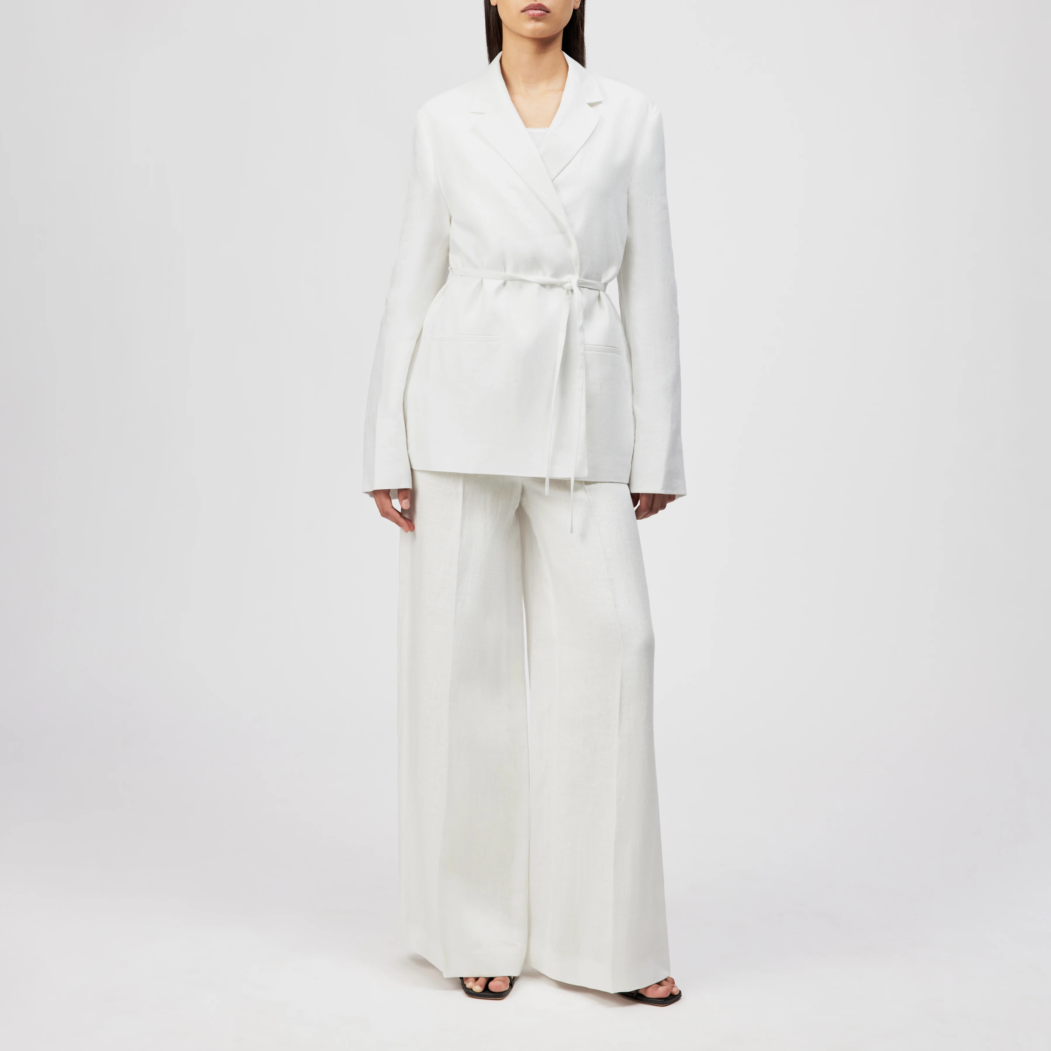 WINCHAM - Pure linen blazer with tie belt - women - off white - Ganzkörper-Frontansicht