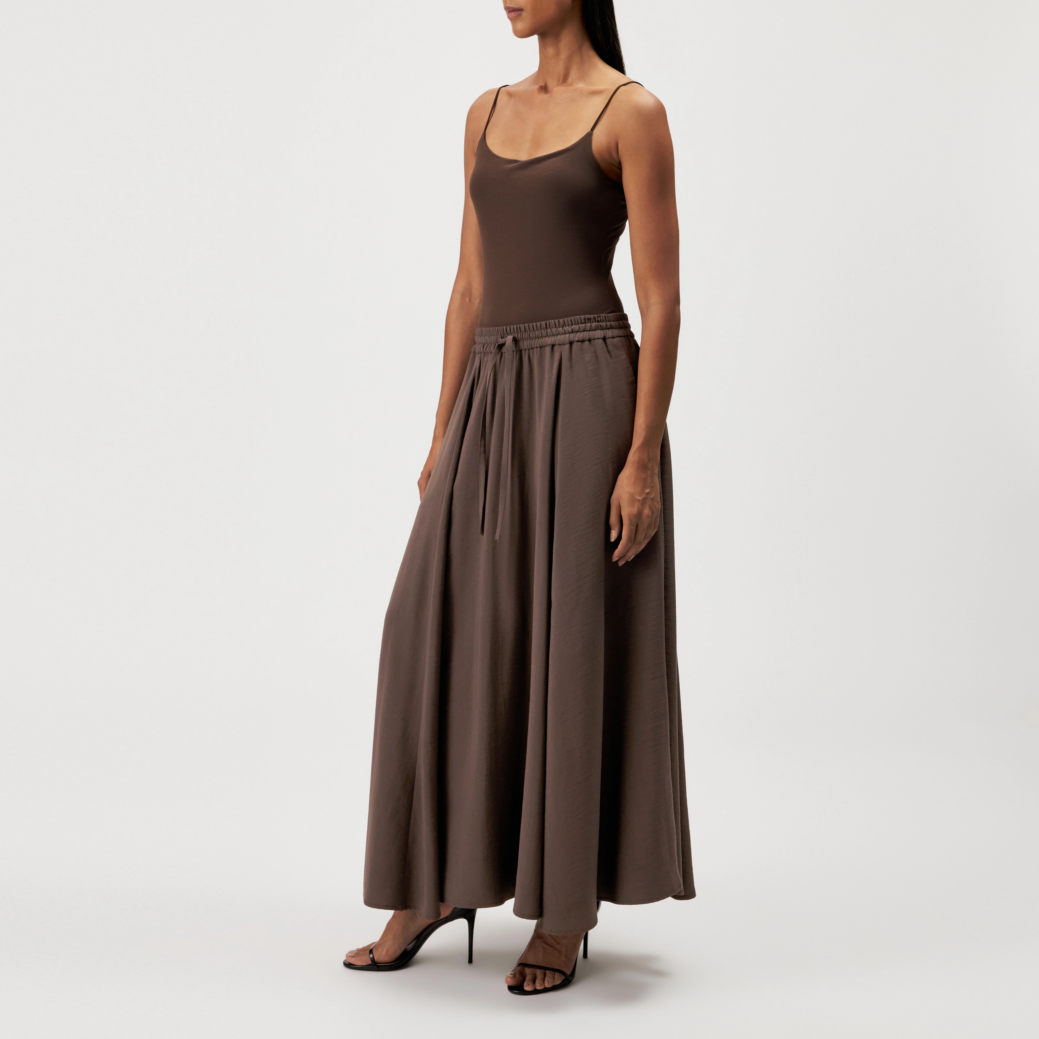 QERIME_1 - Jupe évasée en twill fluide - women - marron - Seitenansicht