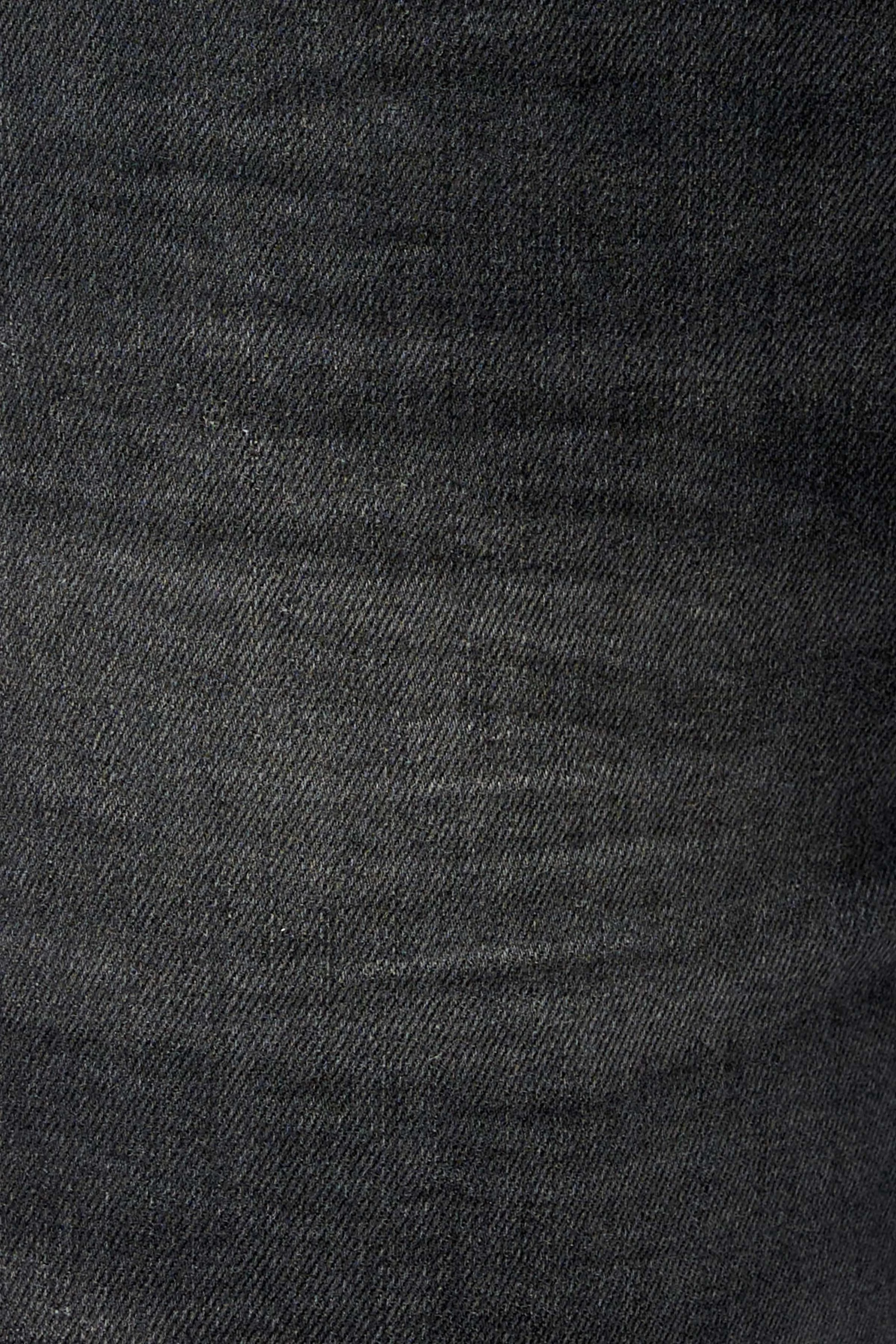 NEED - Low-waist Skinny Jeans mit Wasch-Effekten - Damen - schwarz - Detailansicht am Model