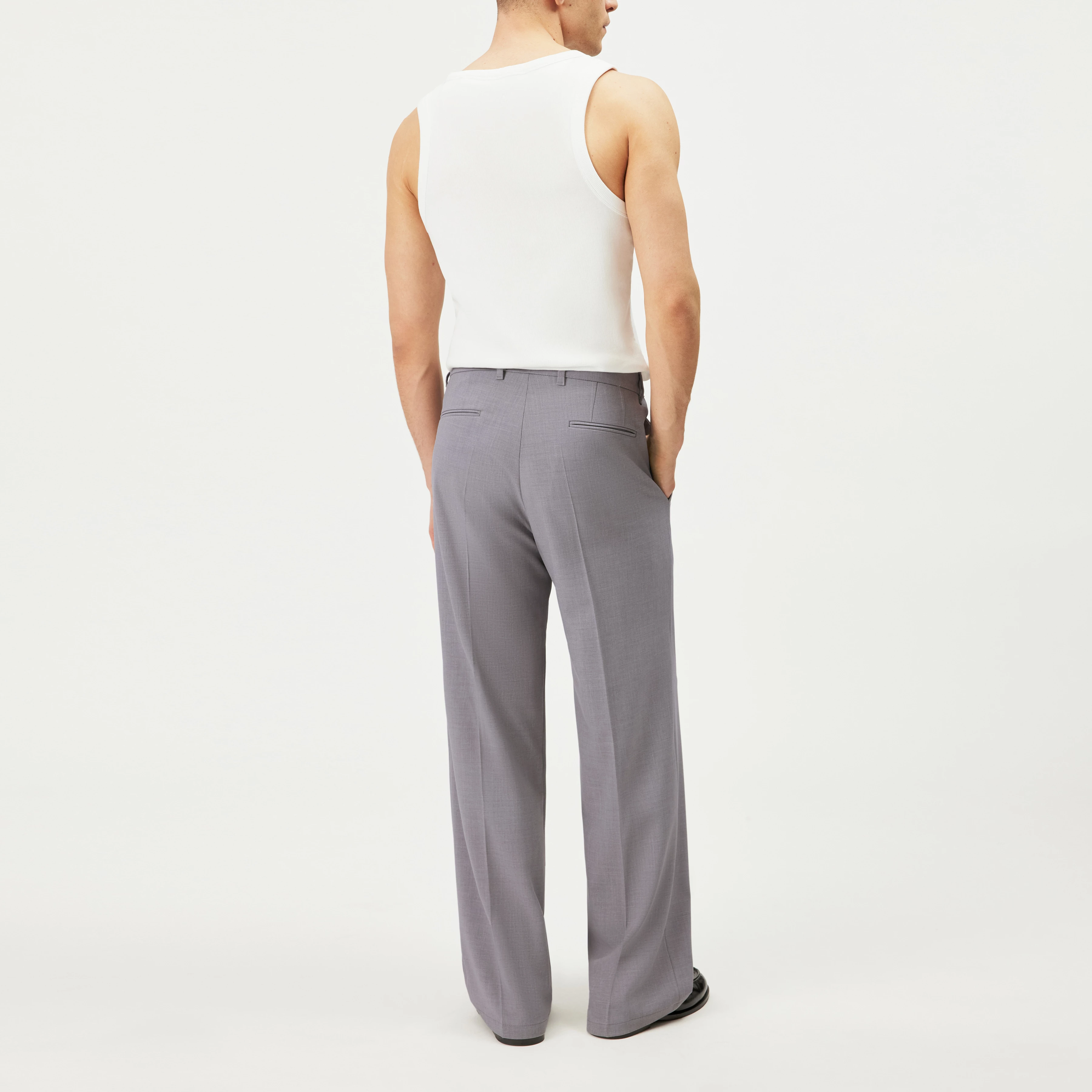 LEEK_WIDE - Relaxed fit pleated trousers in gabardine - men - grey - Rückansicht
