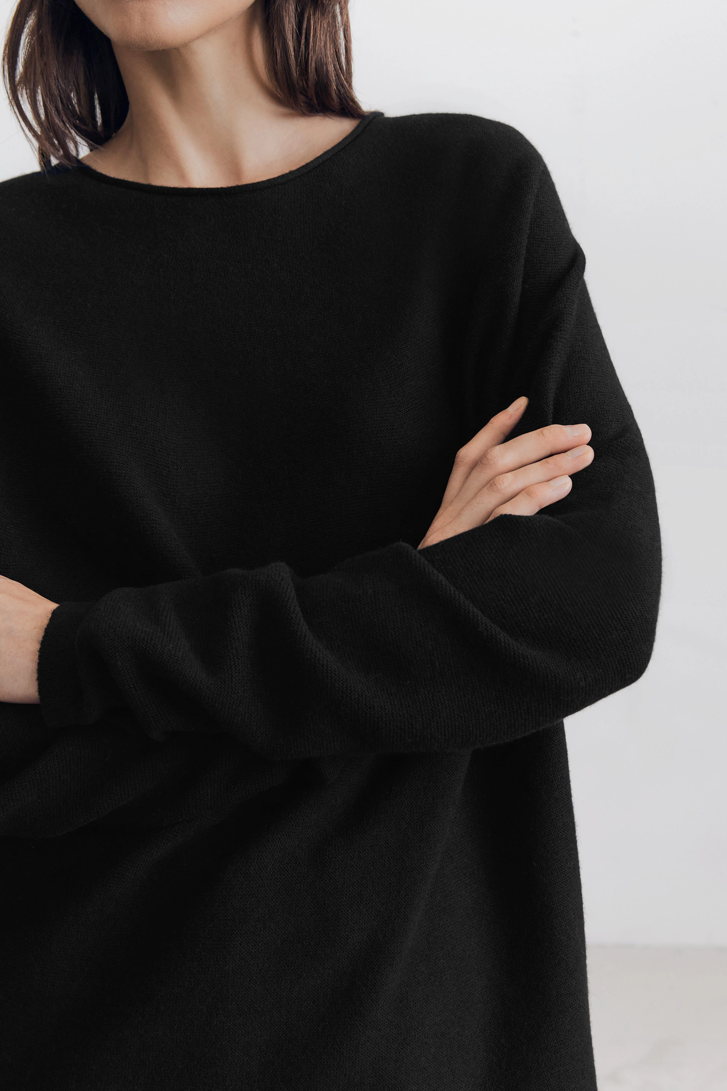 MAILA - Egg-shaped Rundhalspullover - Damen - schwarz - Seitenansicht