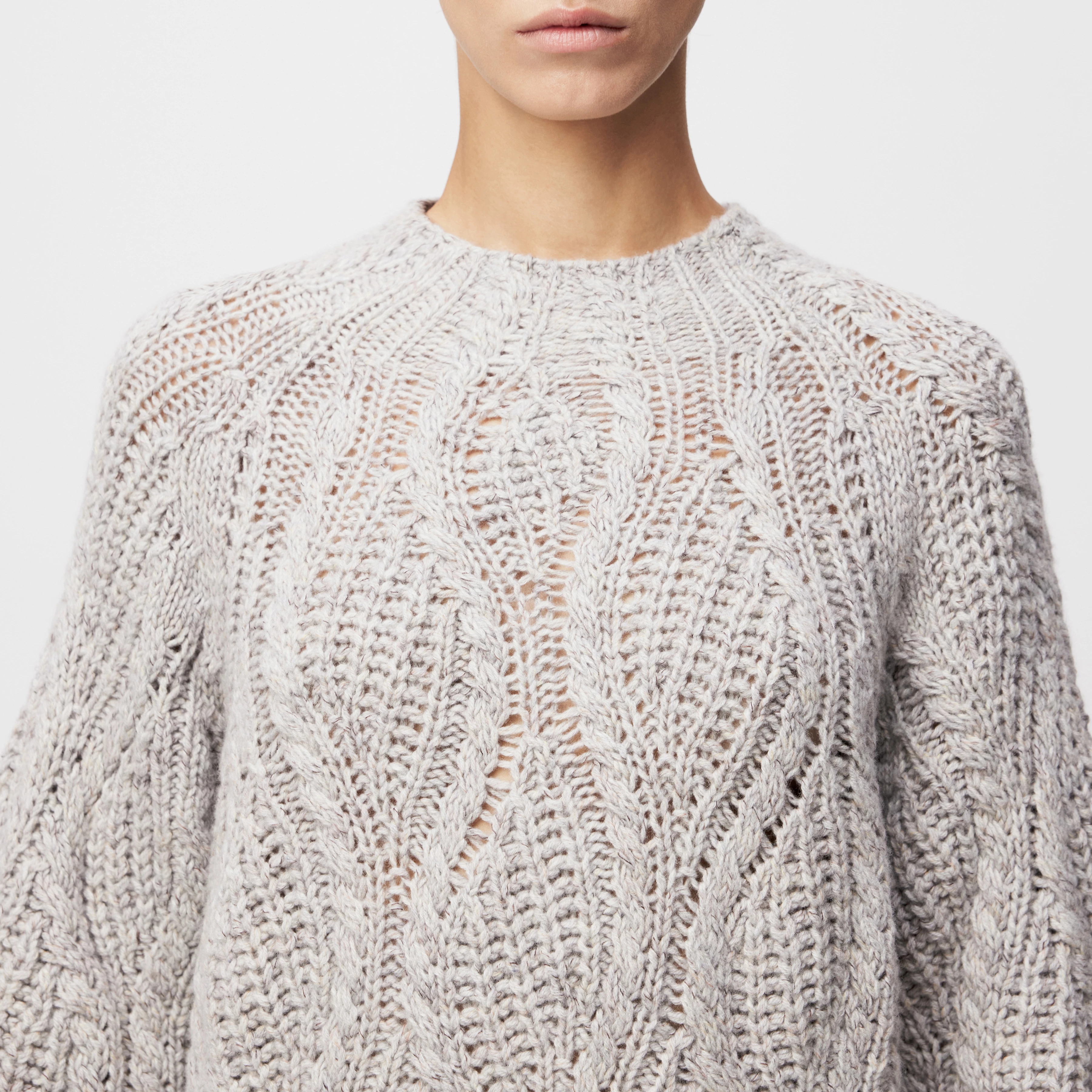 LARELYA - Pullover mit Ballonärmeln in Moulinè-Wollgarn - Damen - grau - Detailansicht am Model