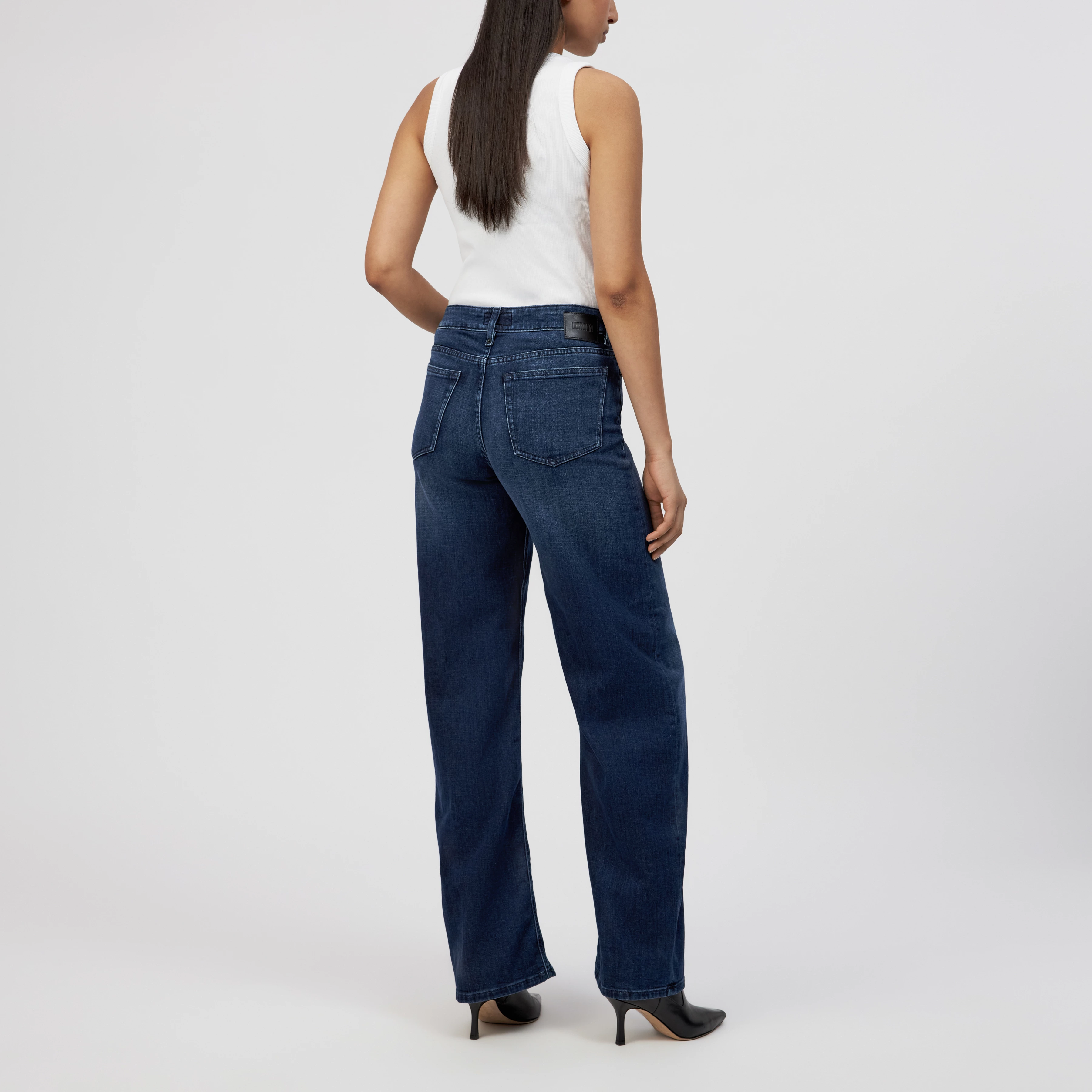 MEDLEY - Mid-waist jeans in dark-blue denim - women - blue - Rückansicht