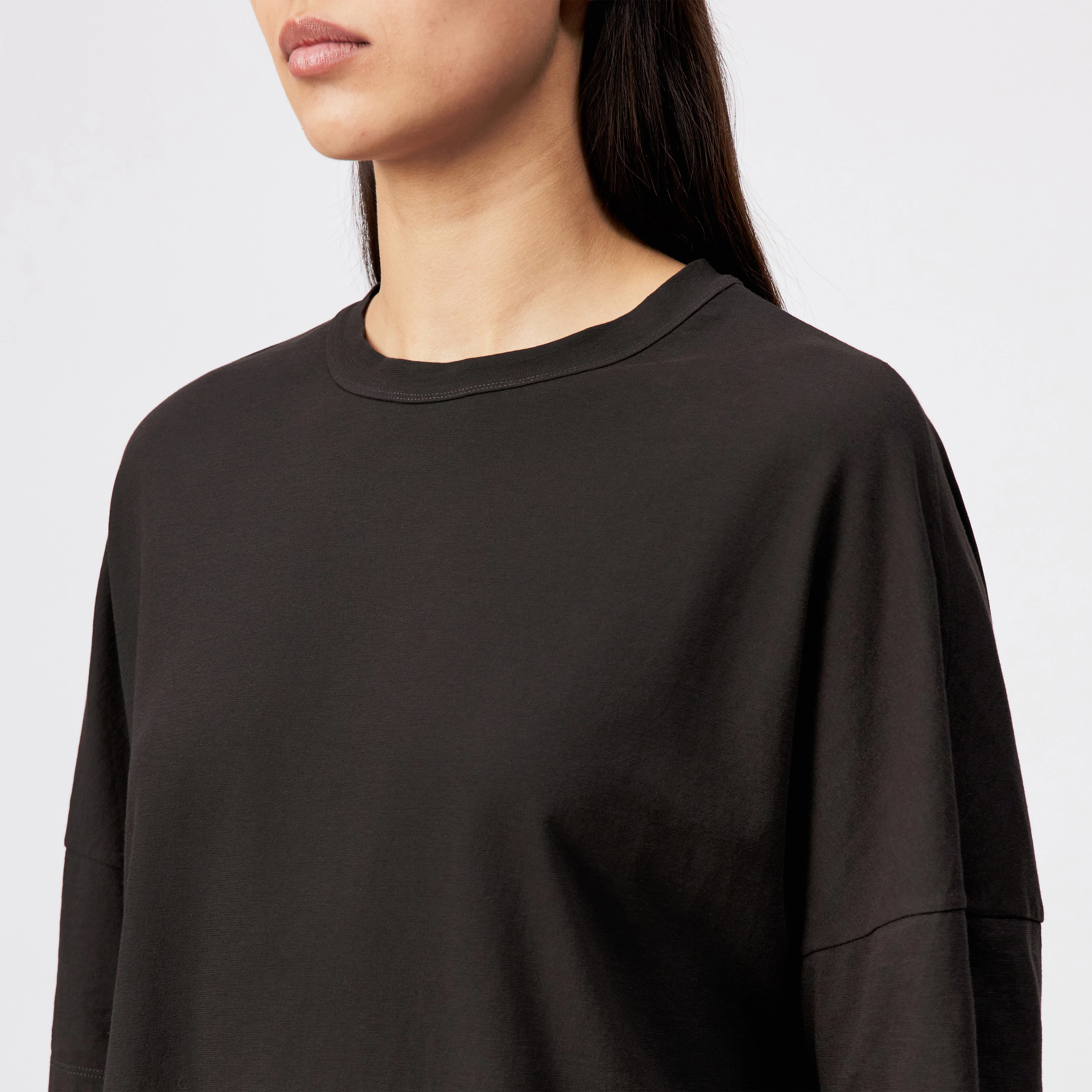 KUSIA - Casual cotton crepe T-shirt - women - brown - Detailansicht am Model