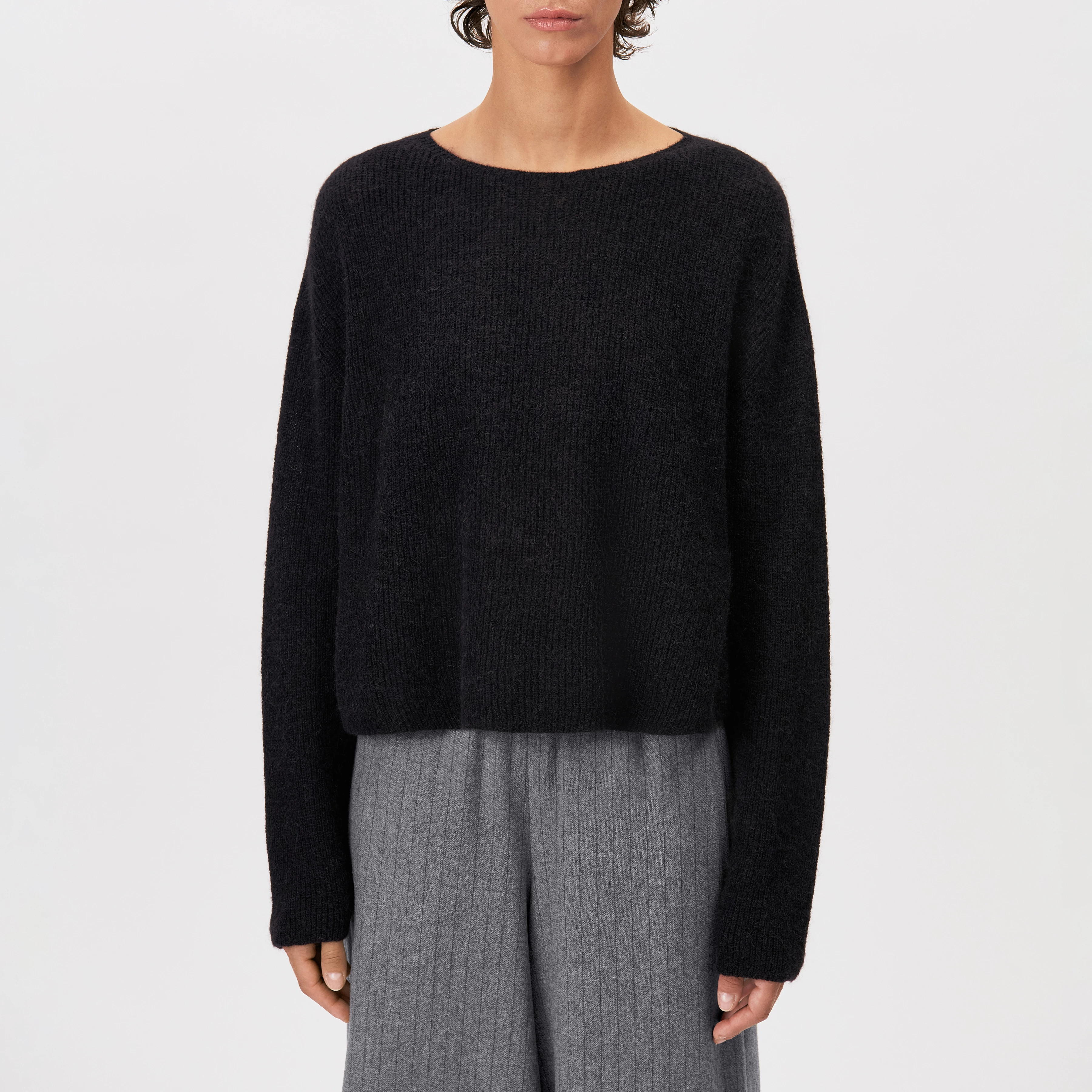 IMENY - Short Suri Alpaca blend jumper - women - black - Frontansicht