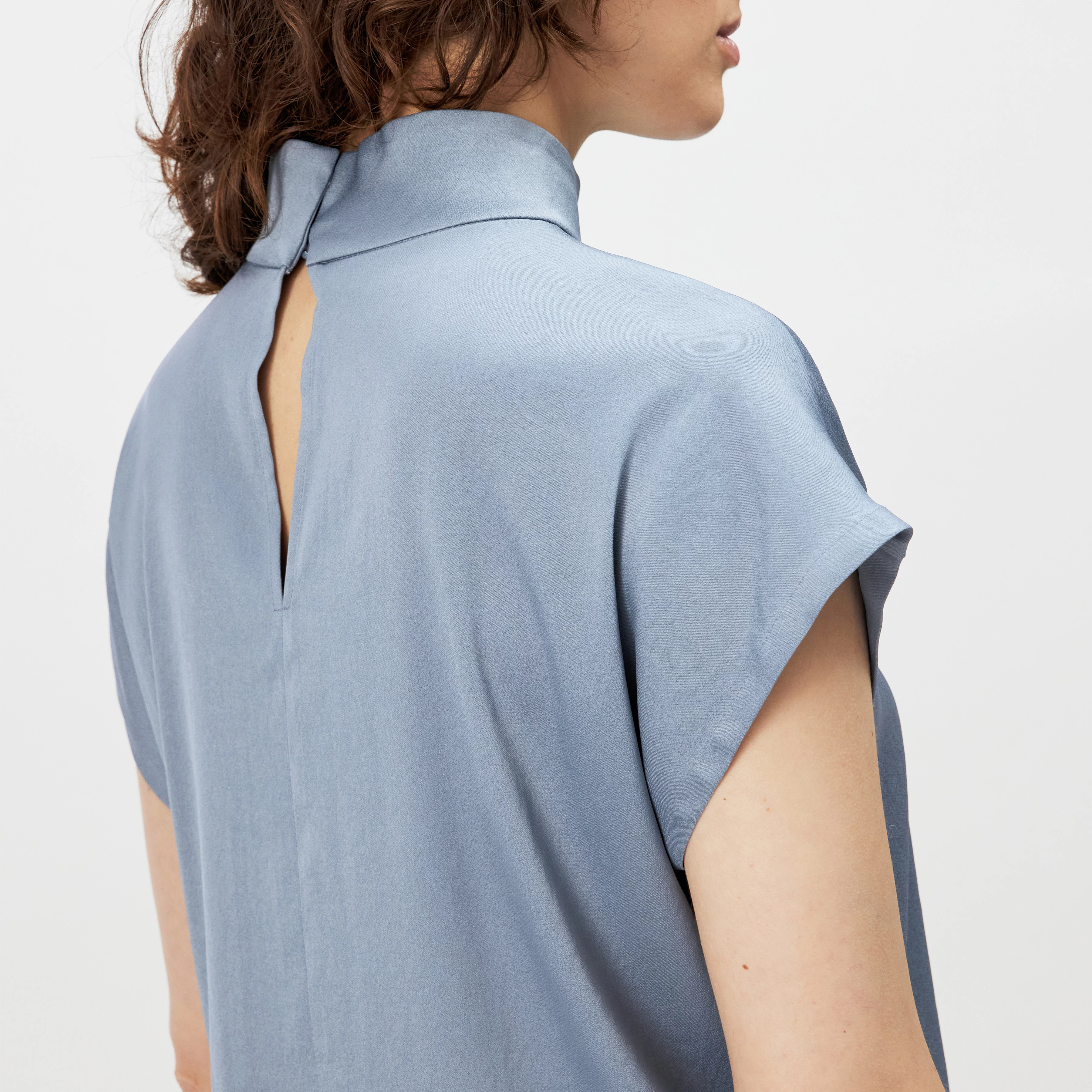 ALARIA_1 - Shirt blouse with stand-up collar in satin - women - blue - Detailansicht am Model