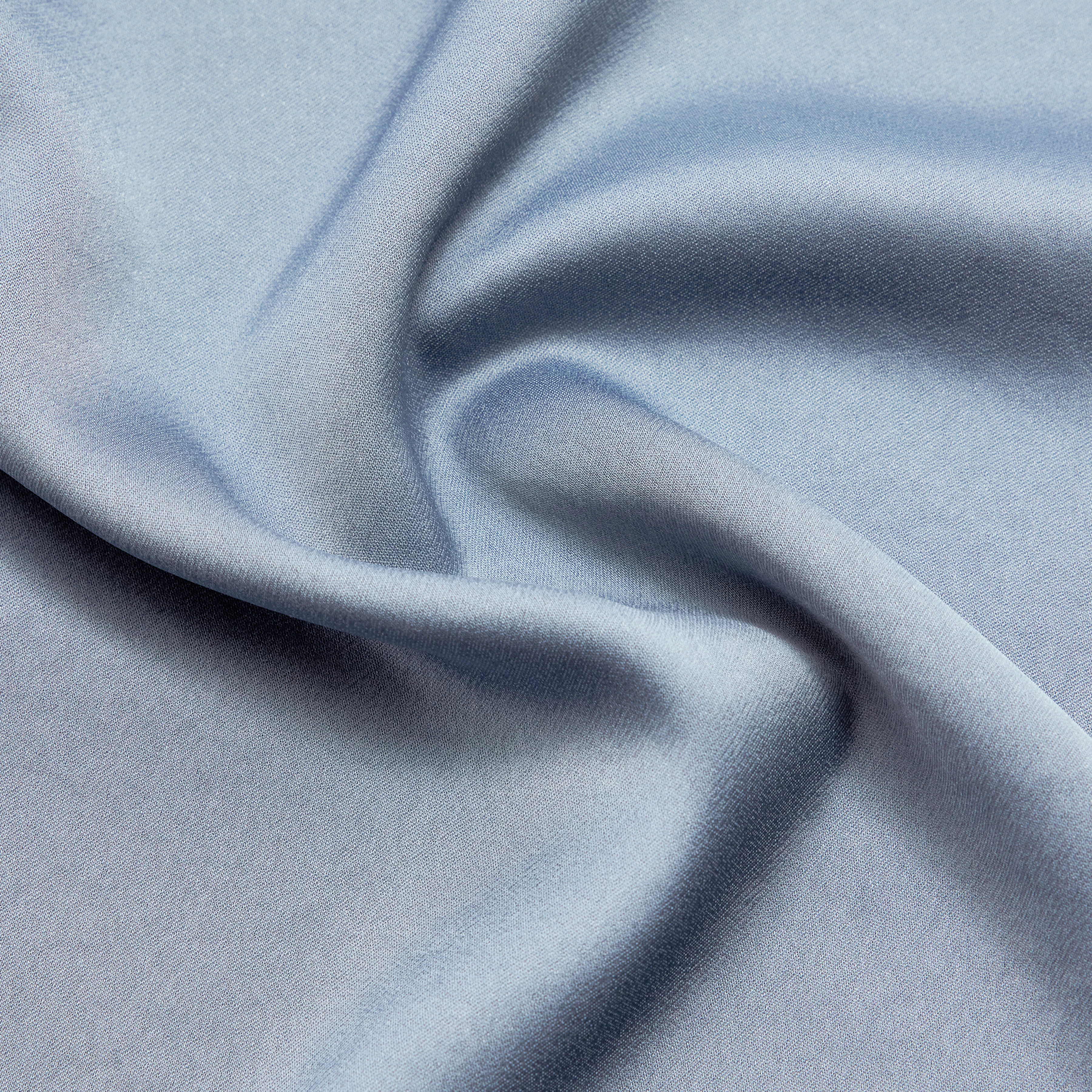 URA - Mid-length slip skirt in satin - women - blue - Materialbild (B2C)