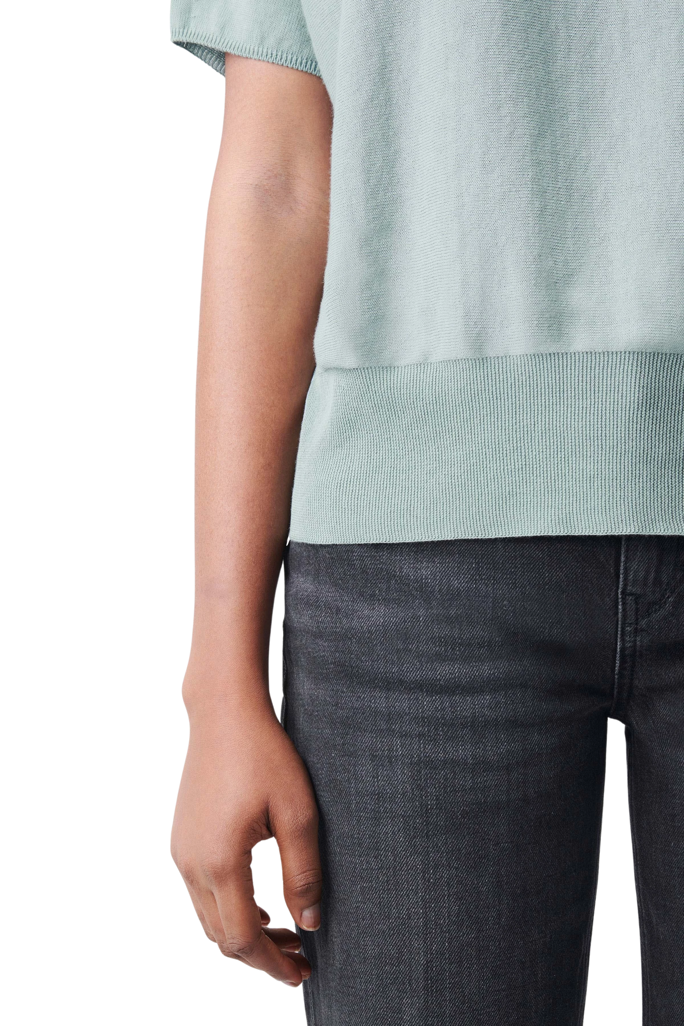 SOMELI - Strick-T-Shirt in Baumwoll-Crêpe - Damen - grün - Detailansicht am Model