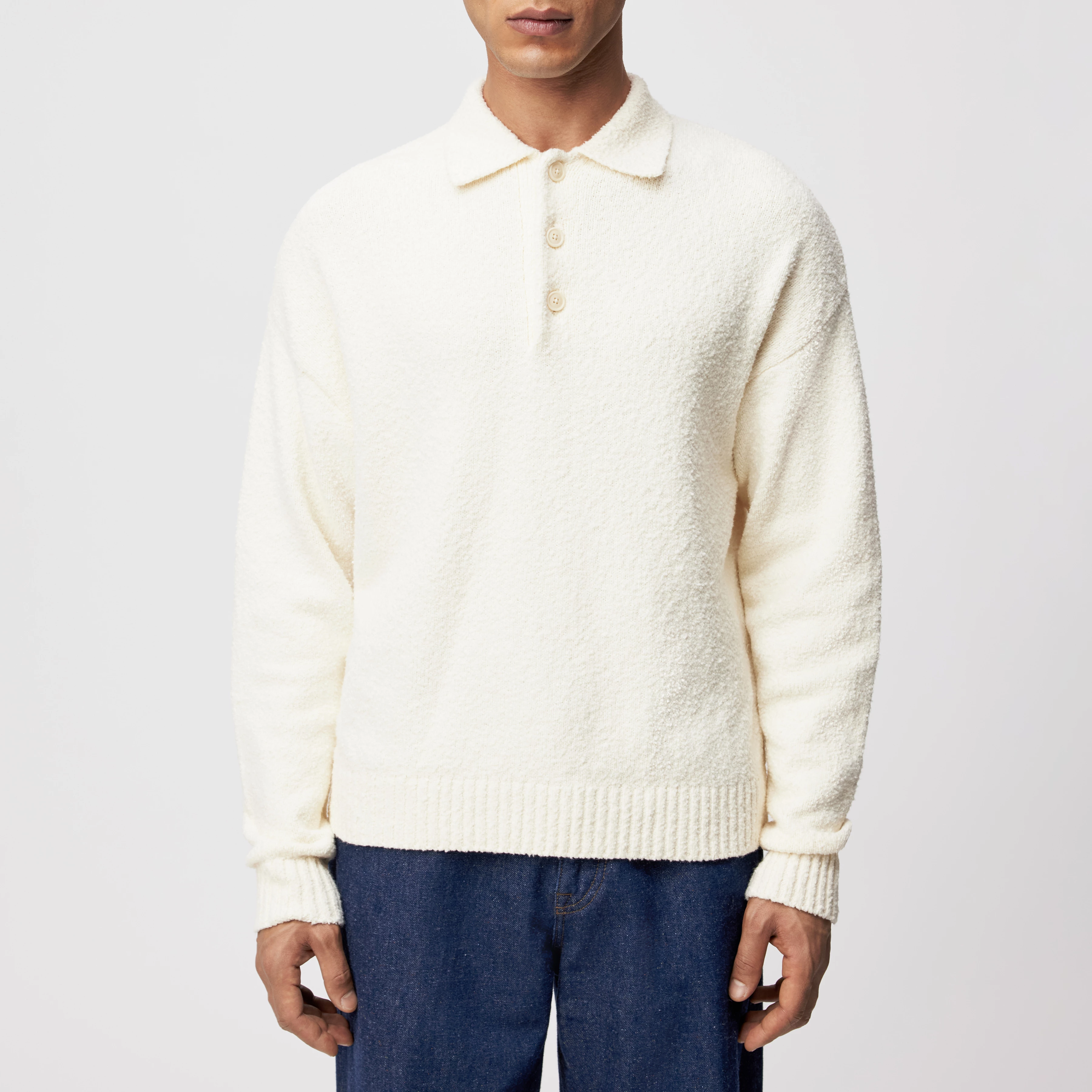 BEKKET - Strickpolo mit Knopfleiste in Bouclé Baumwoll-Mix - Herren - off white - Frontansicht
