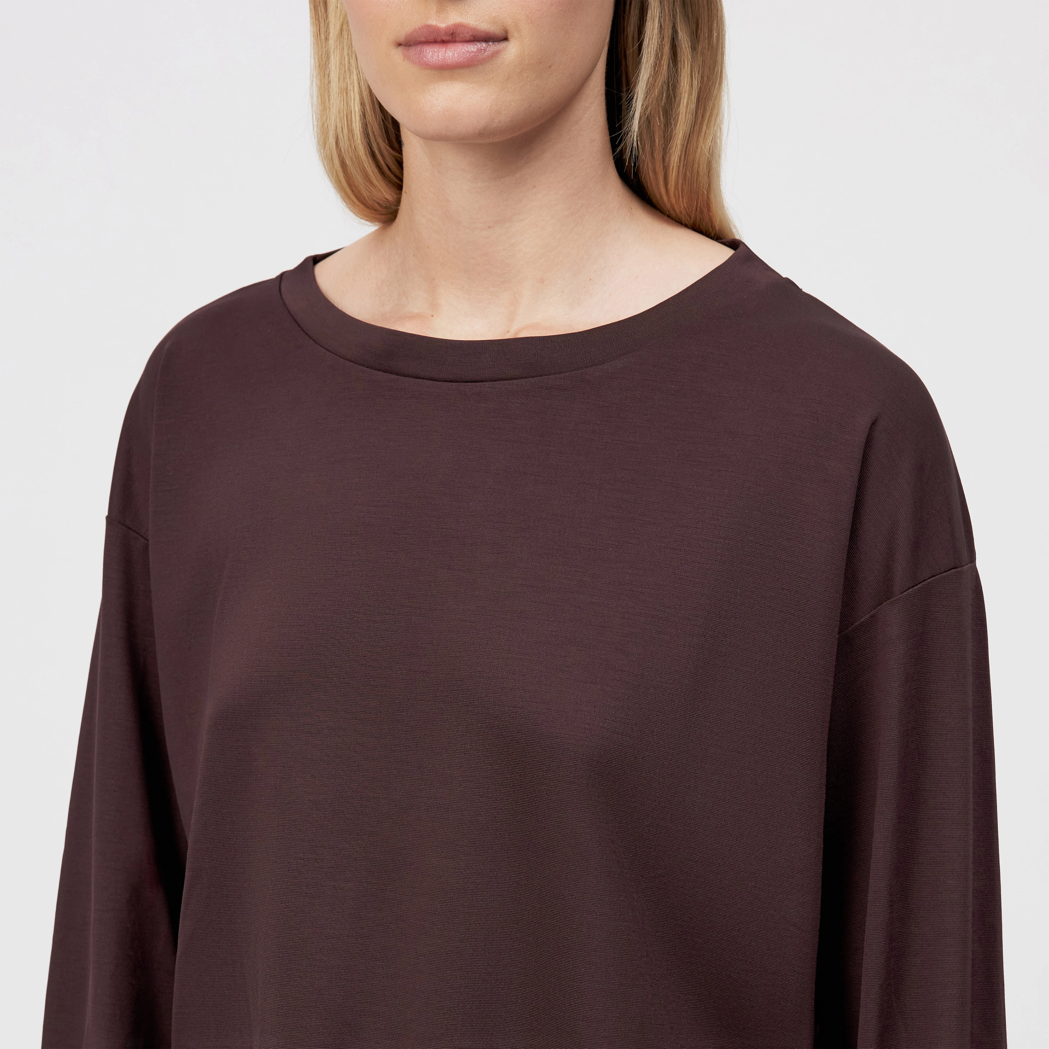 KELANE - Loose-fitting long-sleeved top in lyocell blend - women - red - Detailansicht am Model