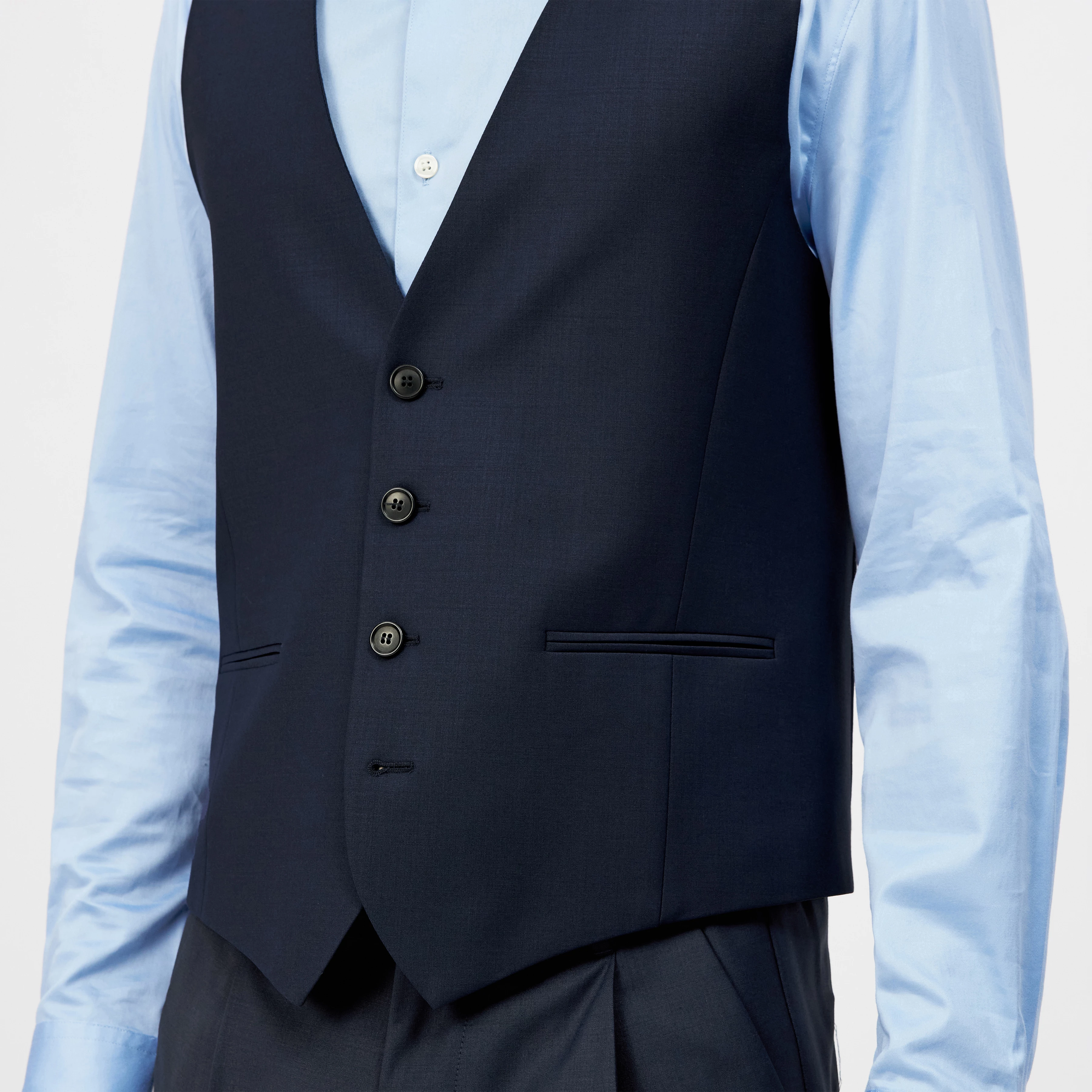 MALMO_SK - Klassische Weste in Bi-Stretch - Herren - blau - Detailansicht am Model