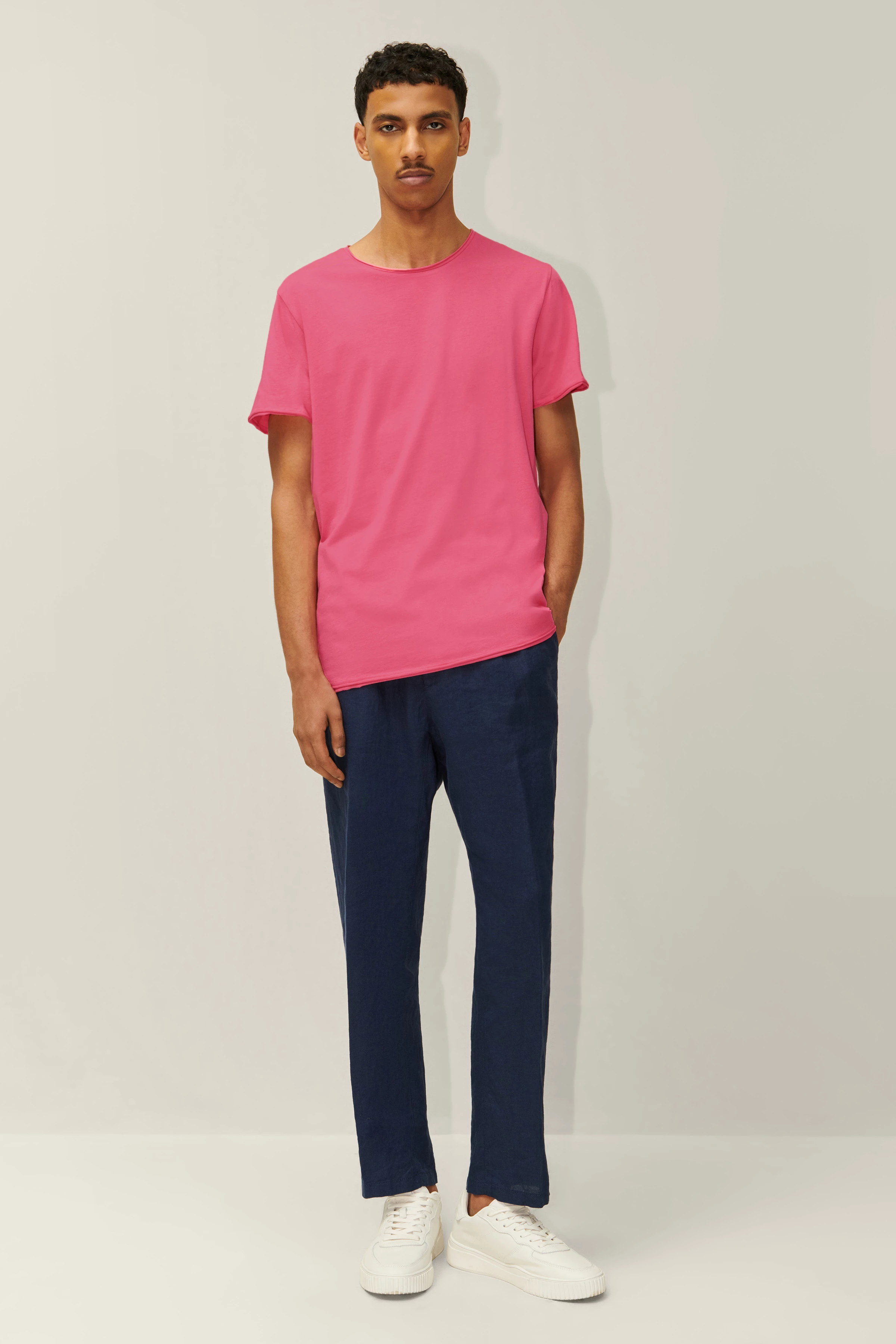 KENDRICK - Lockeres T-Shirt aus Baumwolle - Herren - rosa - Ganzkörper-Frontansicht