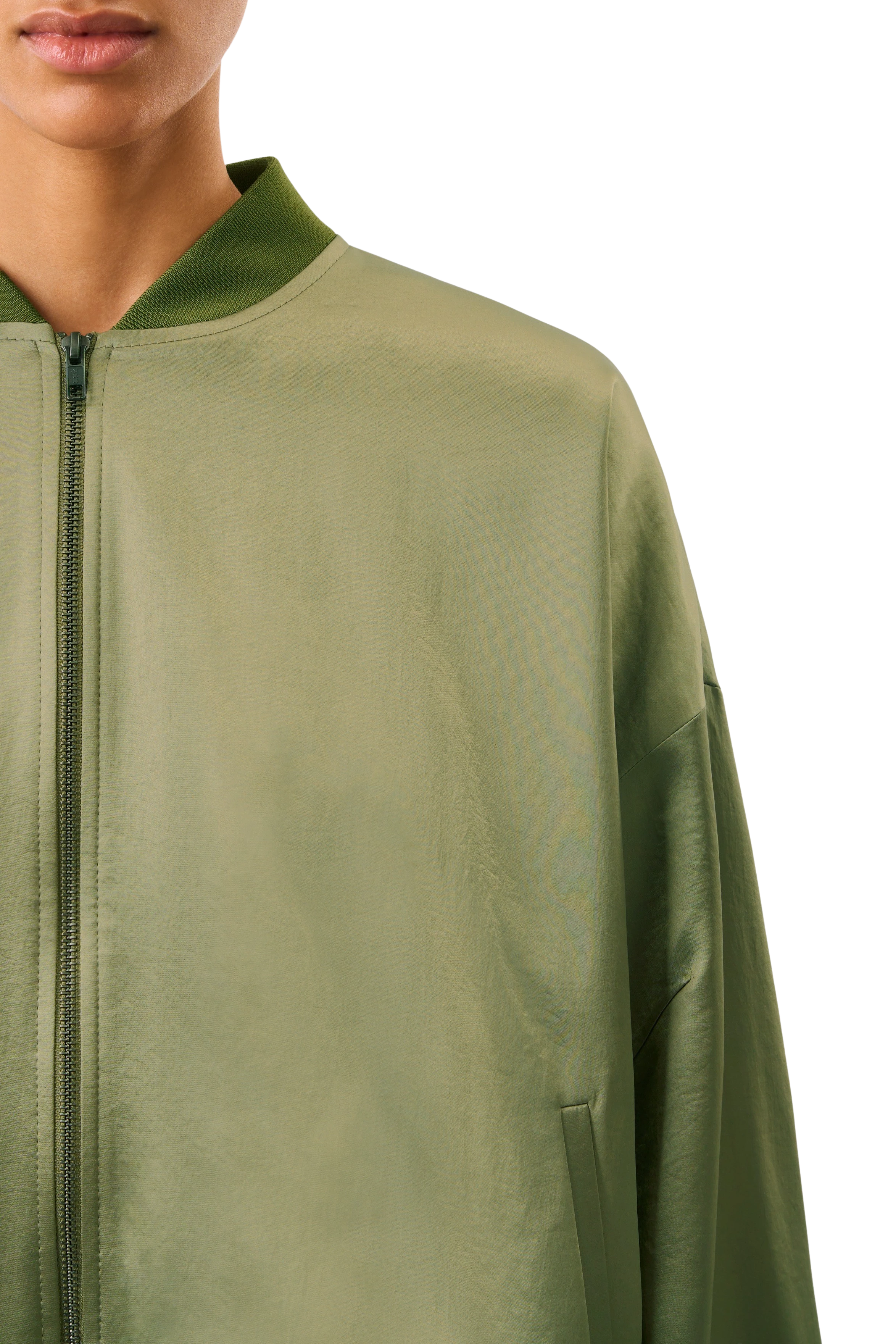 BRADDAN - Vrouwelijk bomberjack in luxe satijn - dames - groen - Seitenansicht