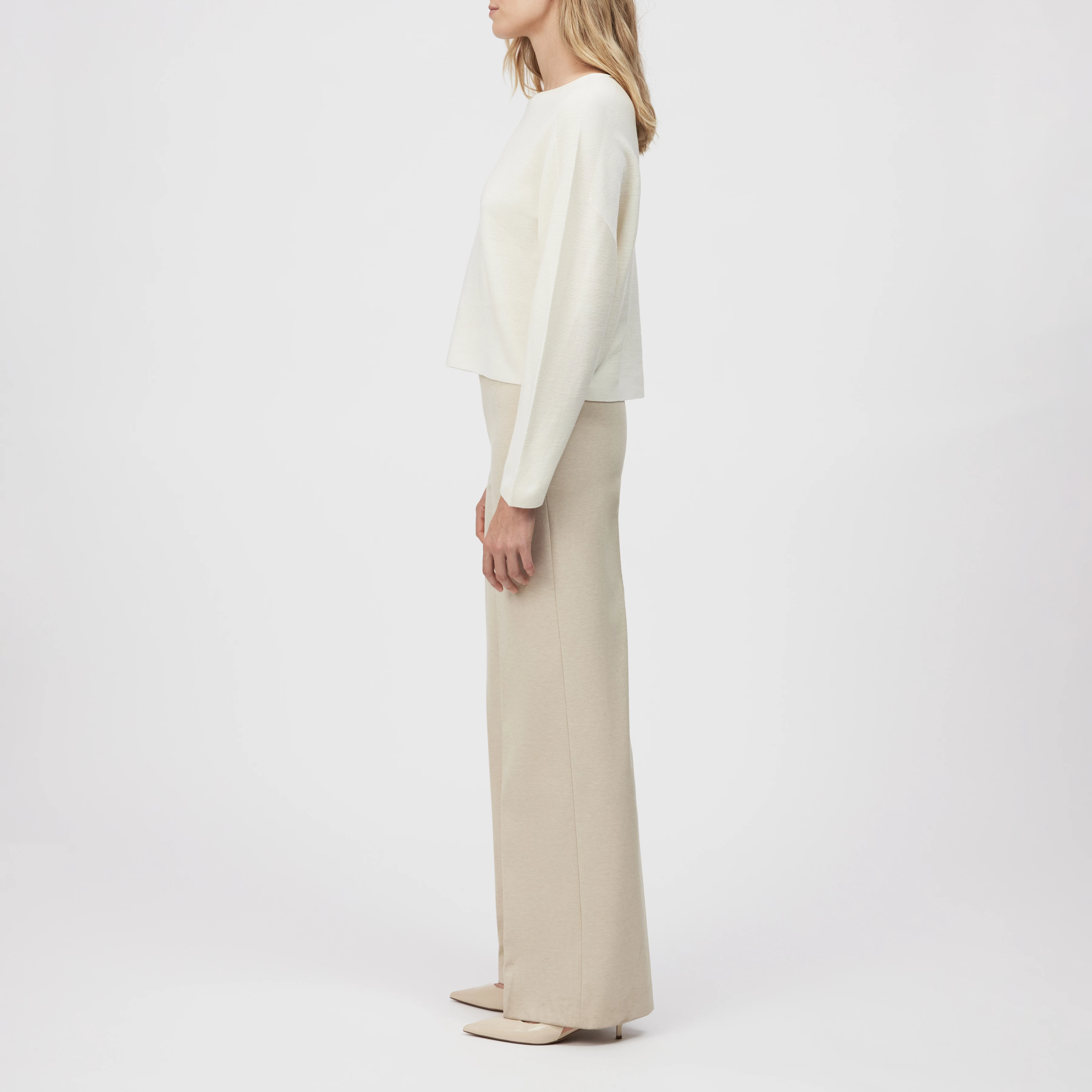 MEAMI - Vekürzter Egg-Shape Pullover in 100% Merinowolle - Damen - off white - Seitenansicht