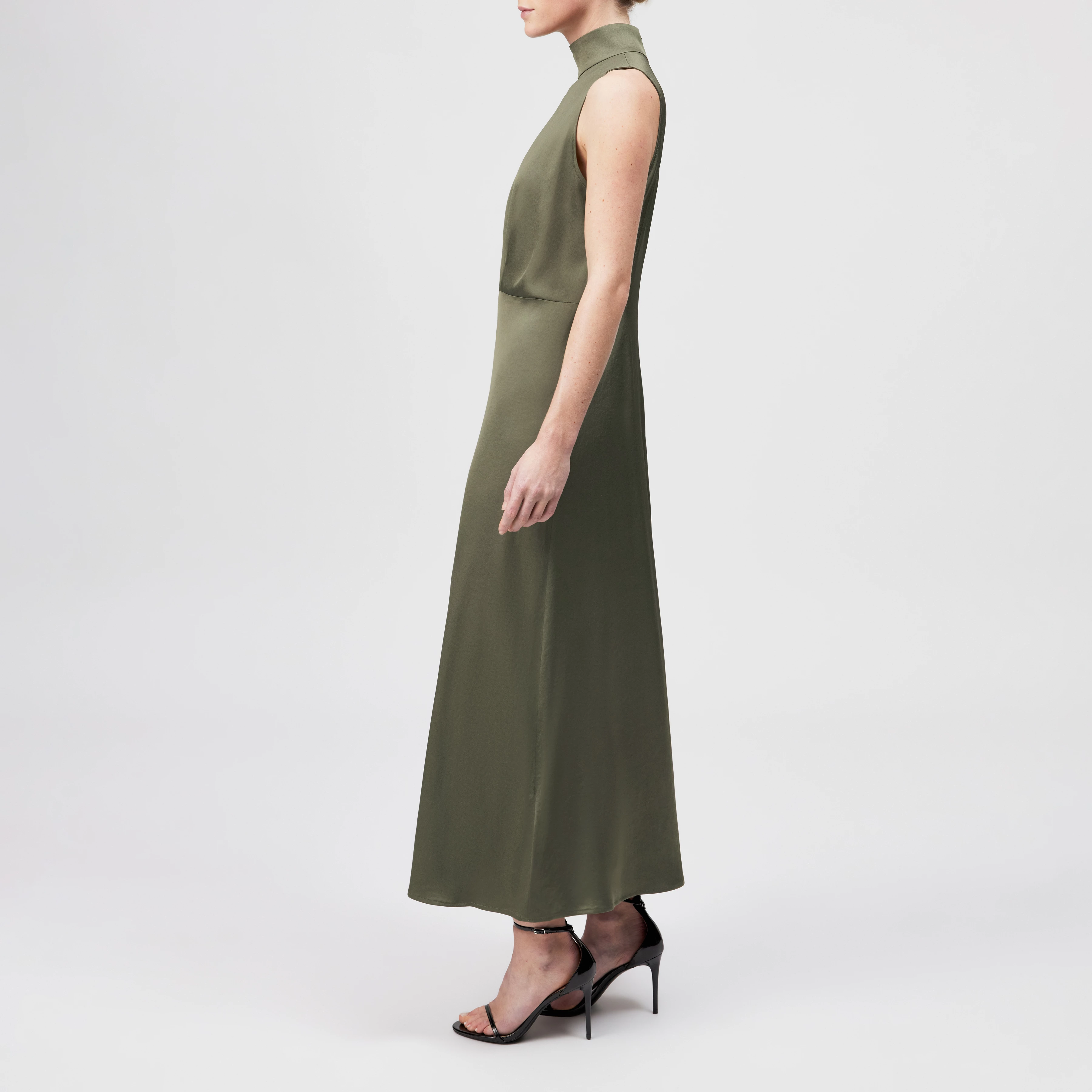 AMABEL - Satin maxi dress with stand-up collar - women - green - Seitenansicht