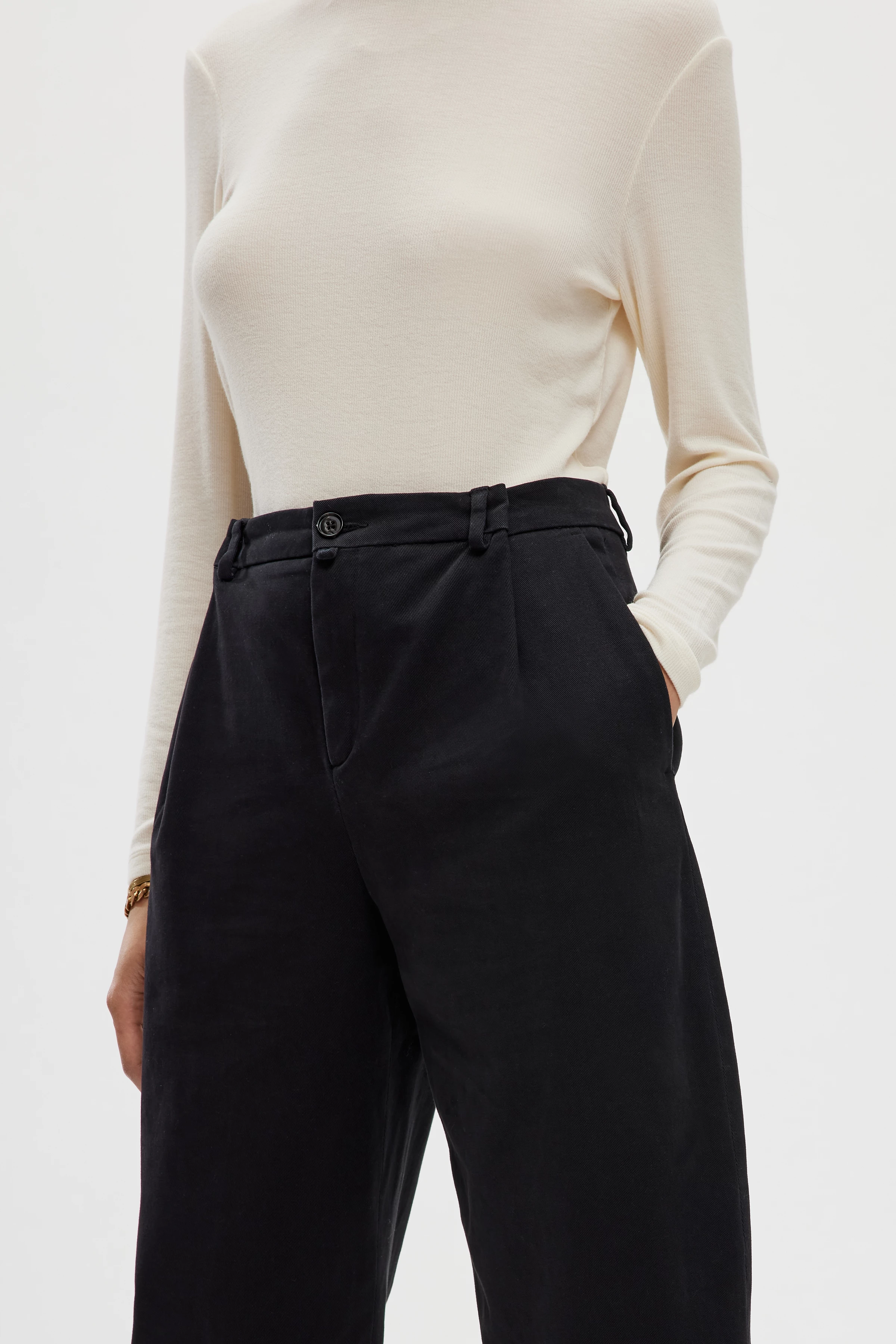 EARLY - Bundfaltenhose mit Barrel Leg - Damen - schwarz - Seitenansicht