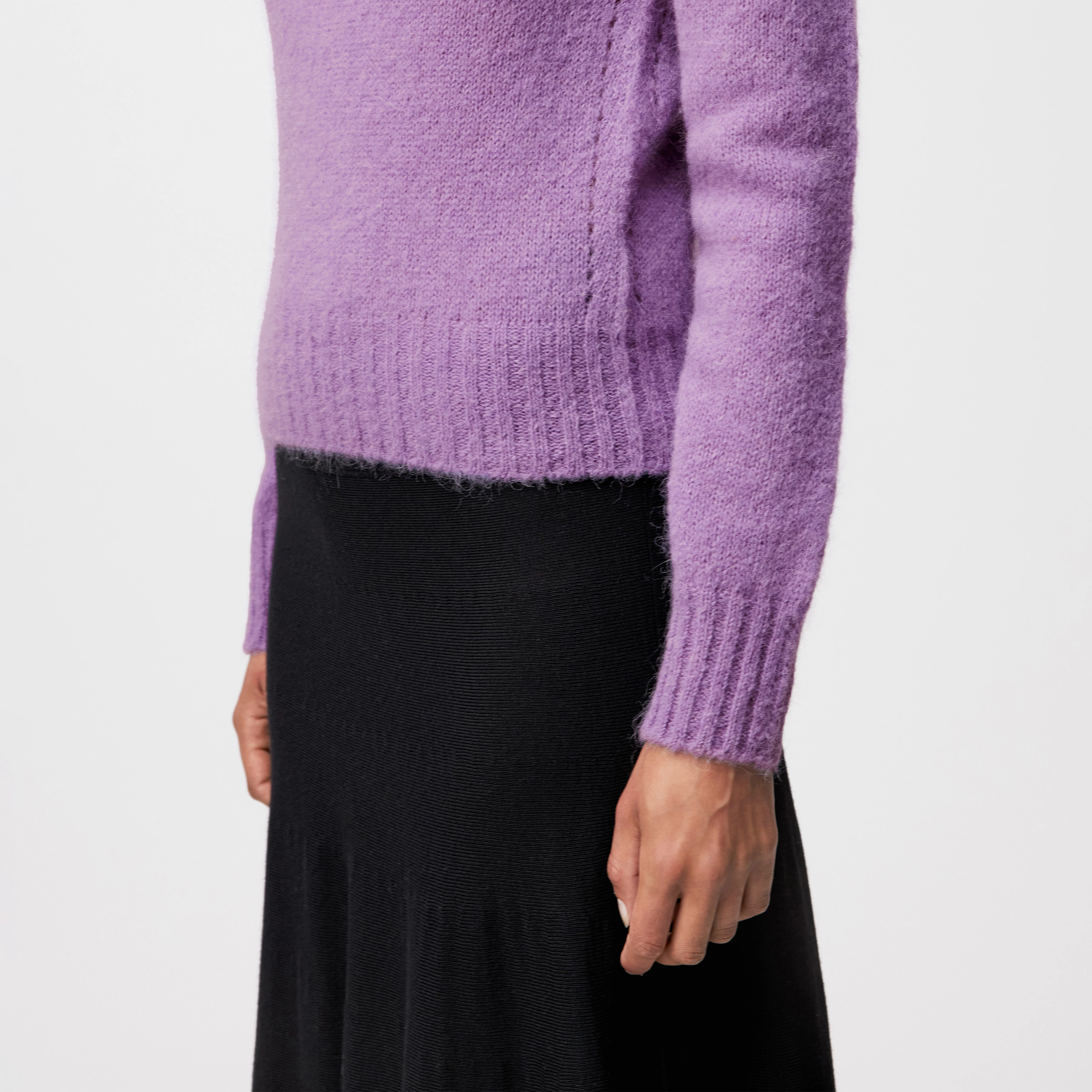 FIDA - Sweater in luxurious alpaca blend - women - purple - Detailansicht am Model
