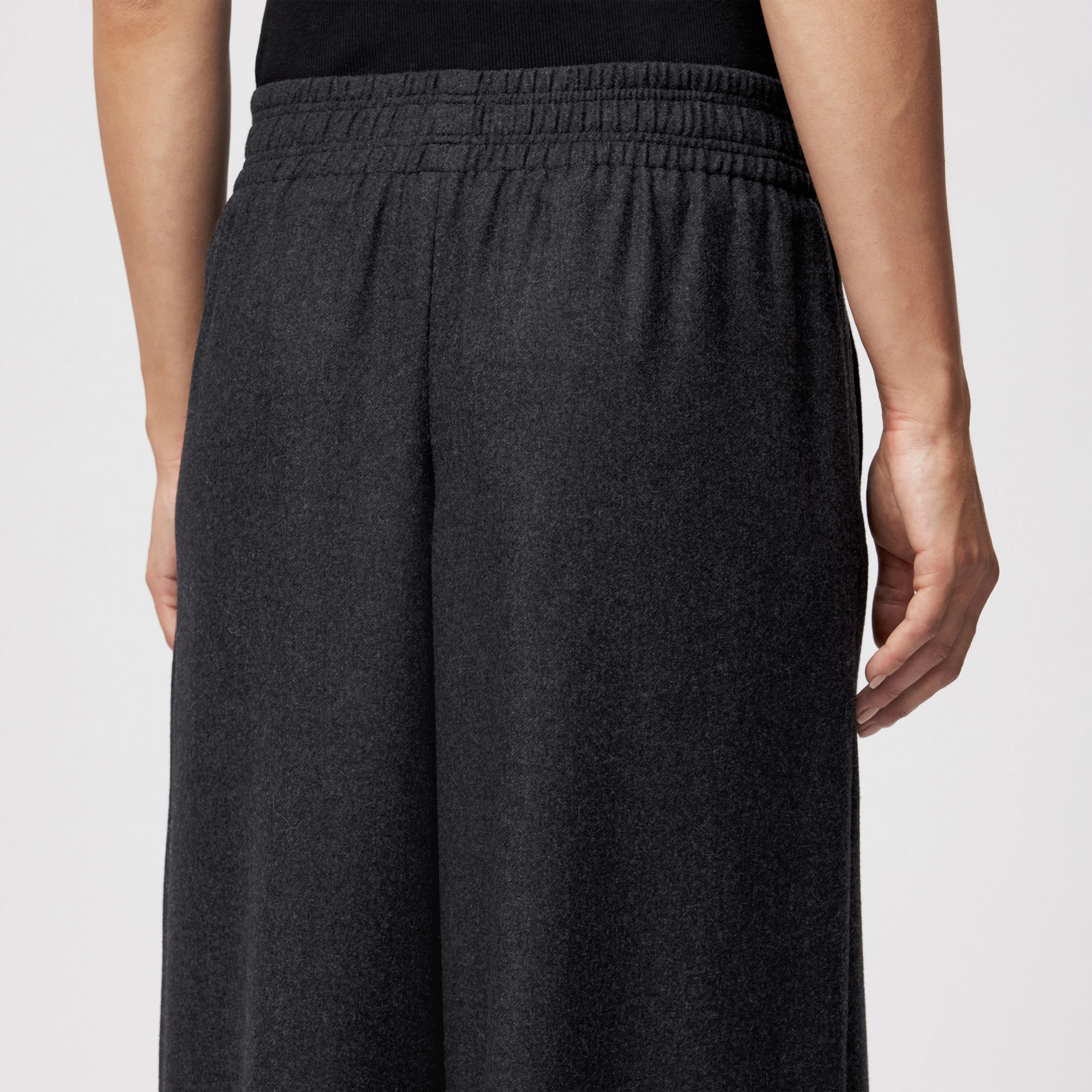 CEILING - Wide trousers in flannel - women - grey - Detailansicht am Model