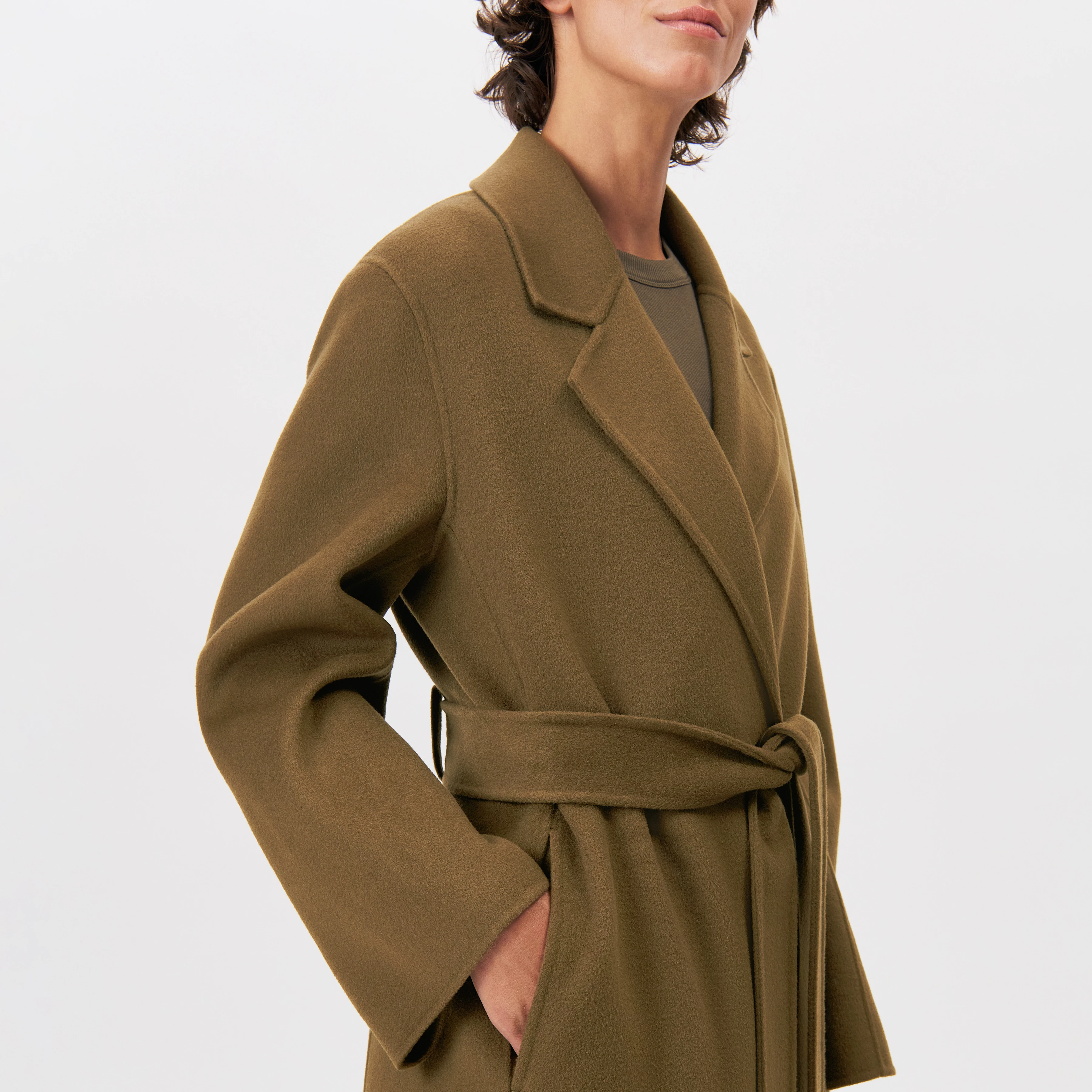 UPAVON - Relaxed fit belted coat - women - green - Detailansicht am Model