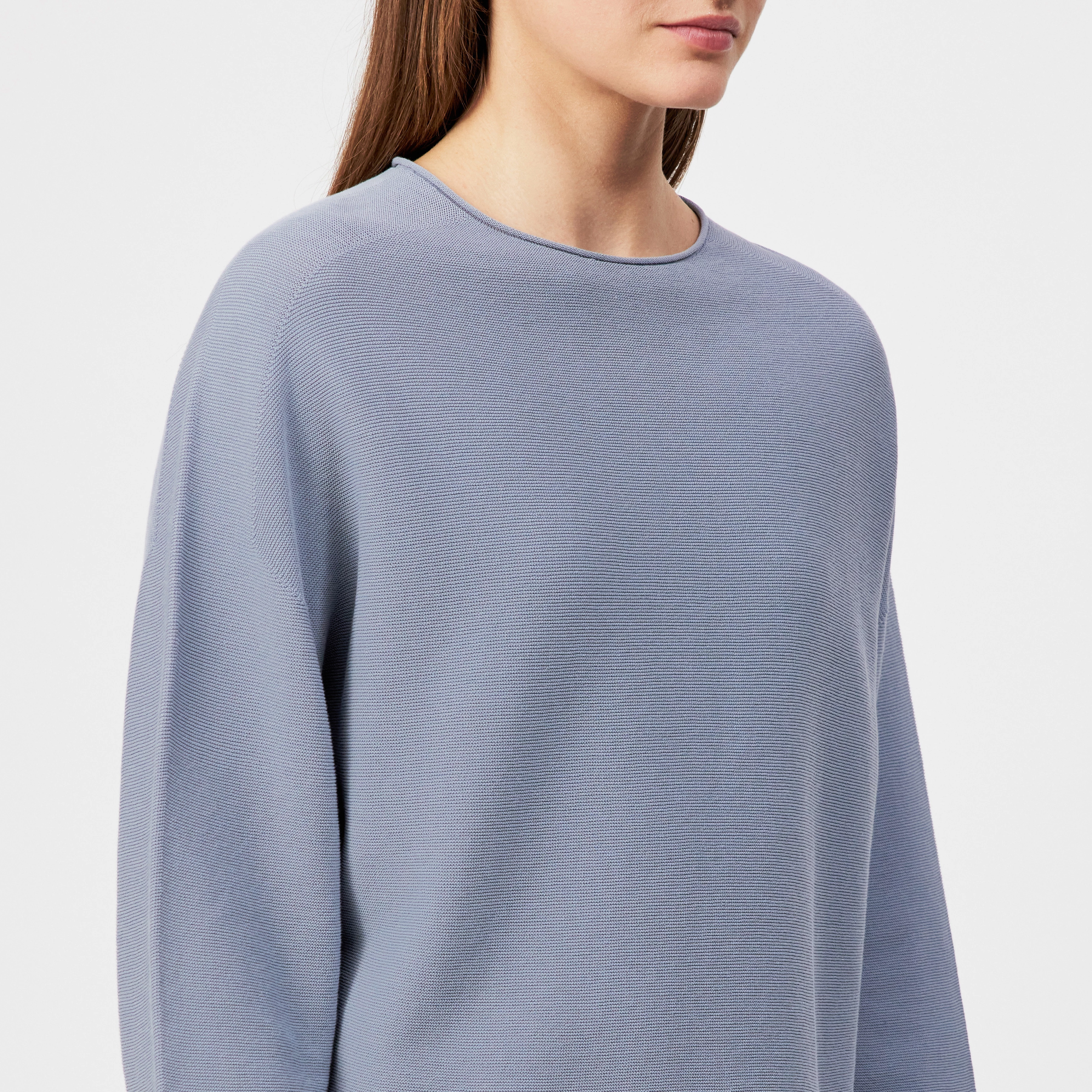 MEAMI - Cropped egg-shape pullover in pure cotton - women - blue - Detailansicht am Model