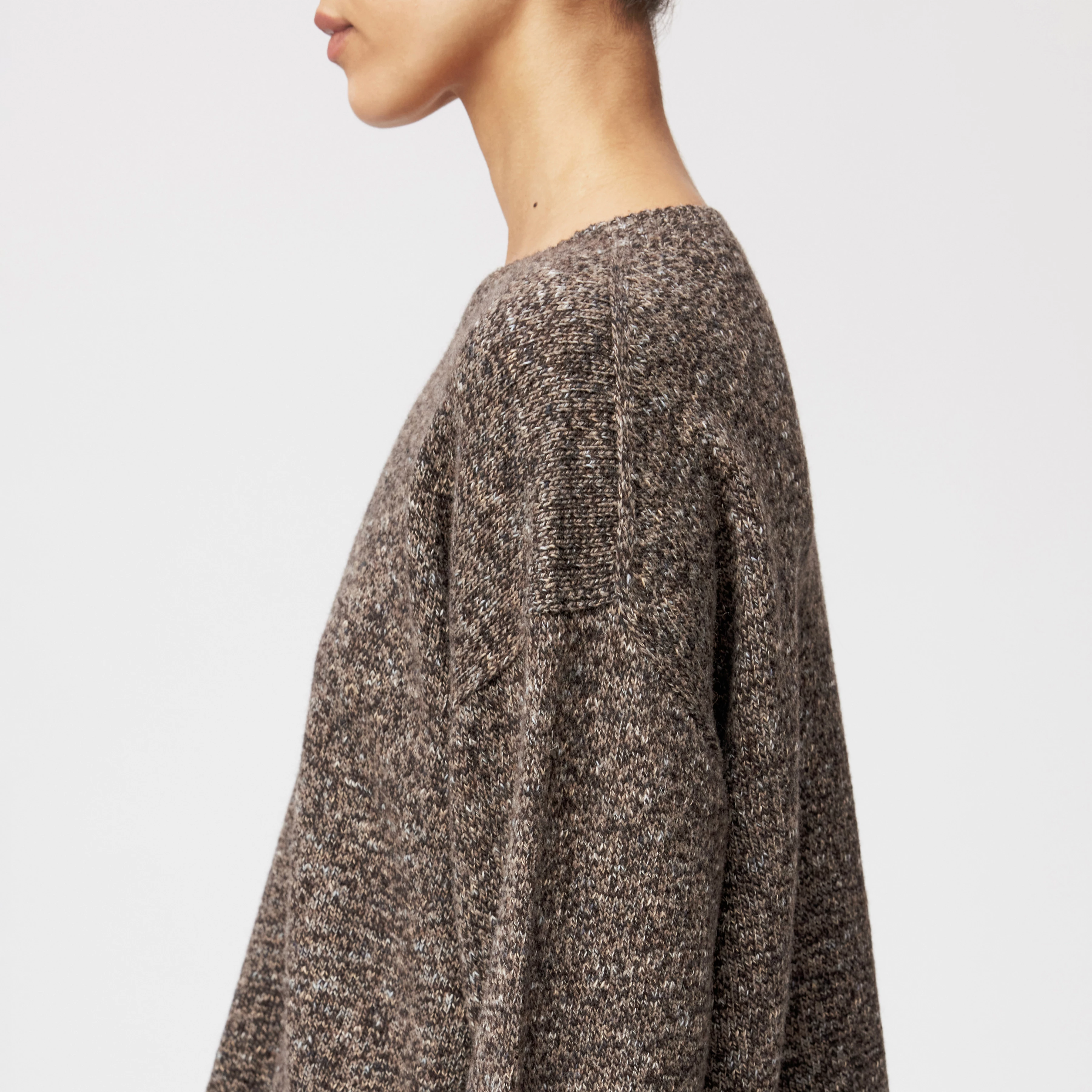 MALESE - Verkürzter Pullover in Woll-Baumwollmix - Damen - braun - Detailansicht am Model