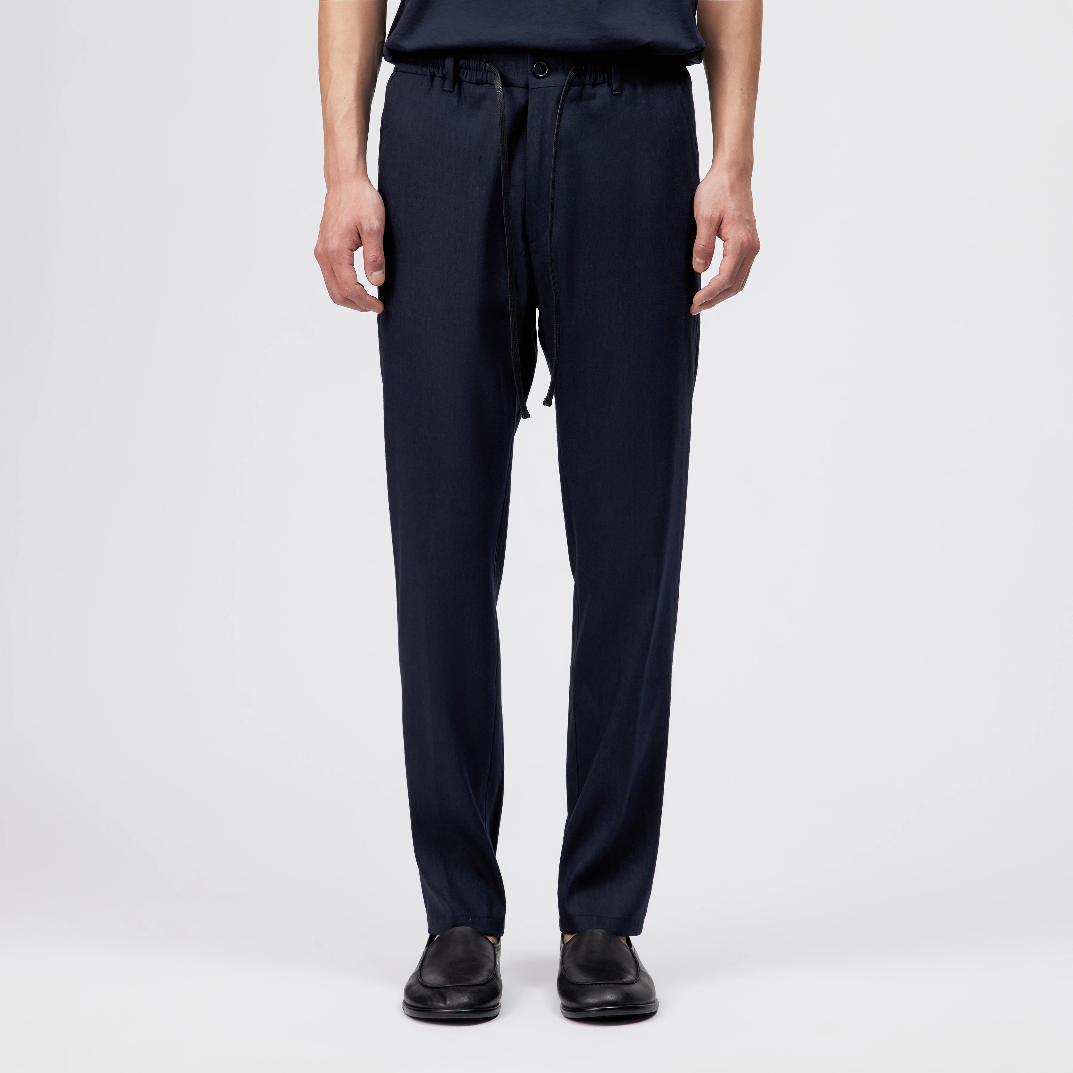 DEGER - Sweatpants with drawstring waist in blended linen - men - blue - Frontansicht