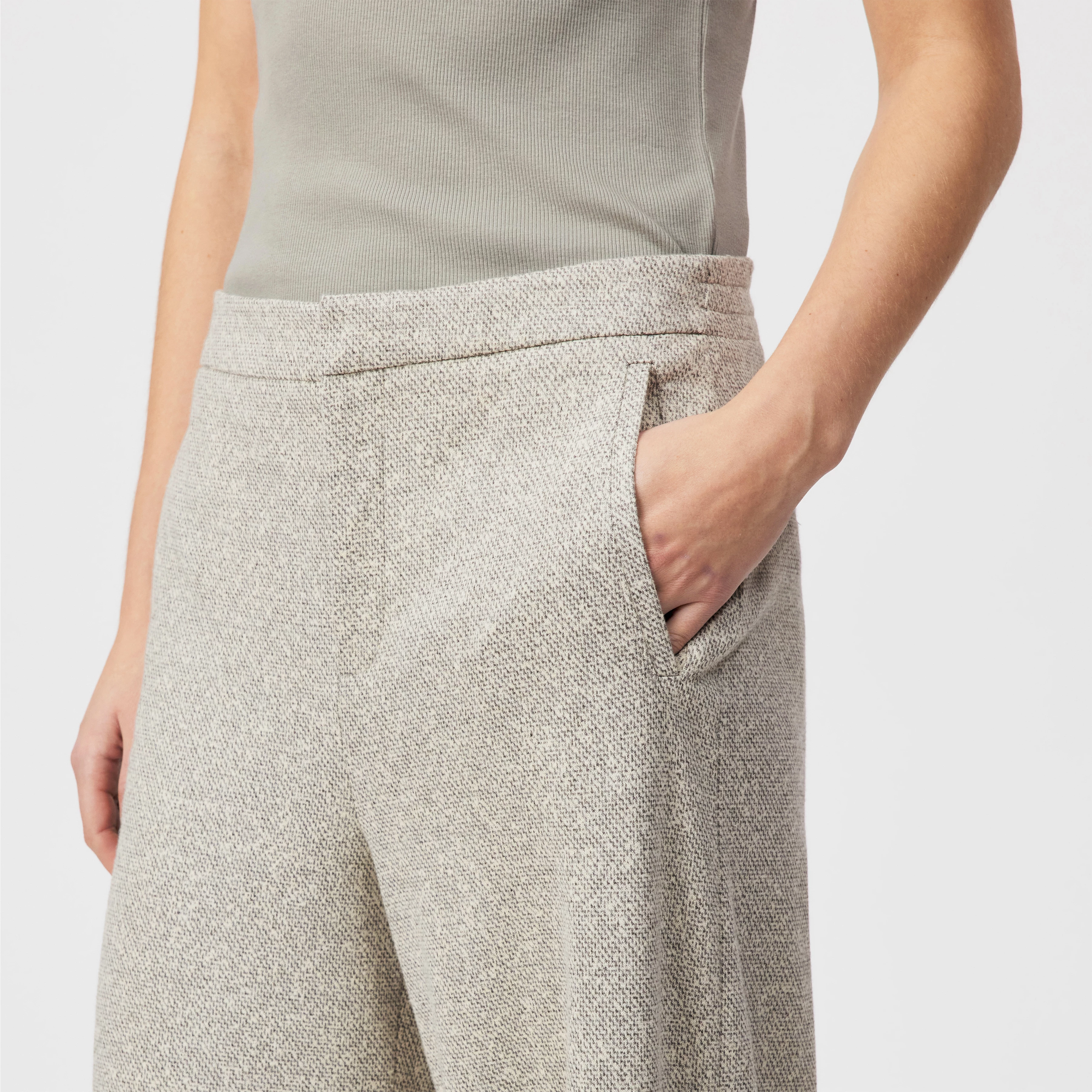 FAE_0 - Trousers with barrel legs in viscose-cotton blend - women - grey - Detailansicht am Model
