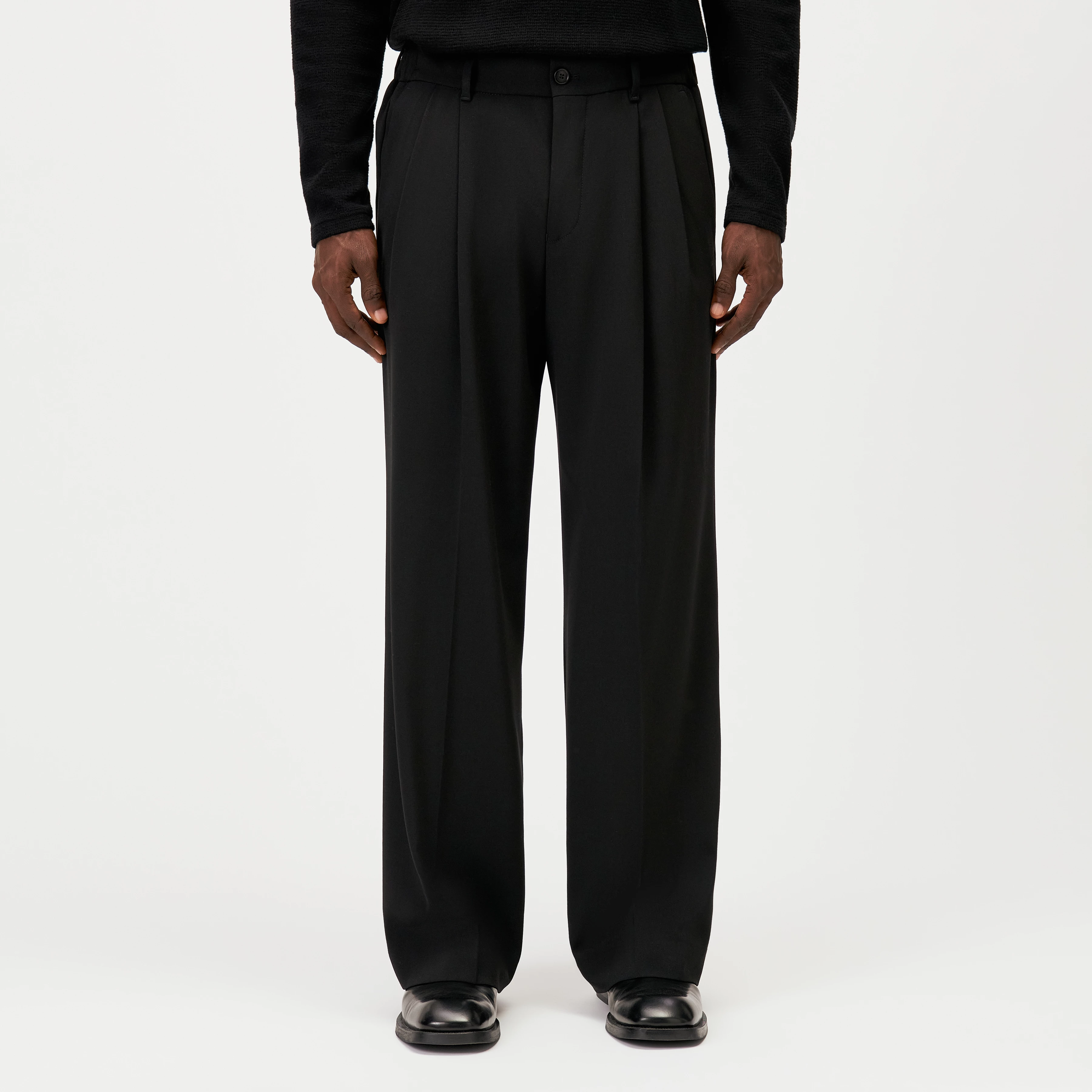 LEEK_WIDE - Relaxed fit pleated trousers in gabardine - men - black - Frontansicht