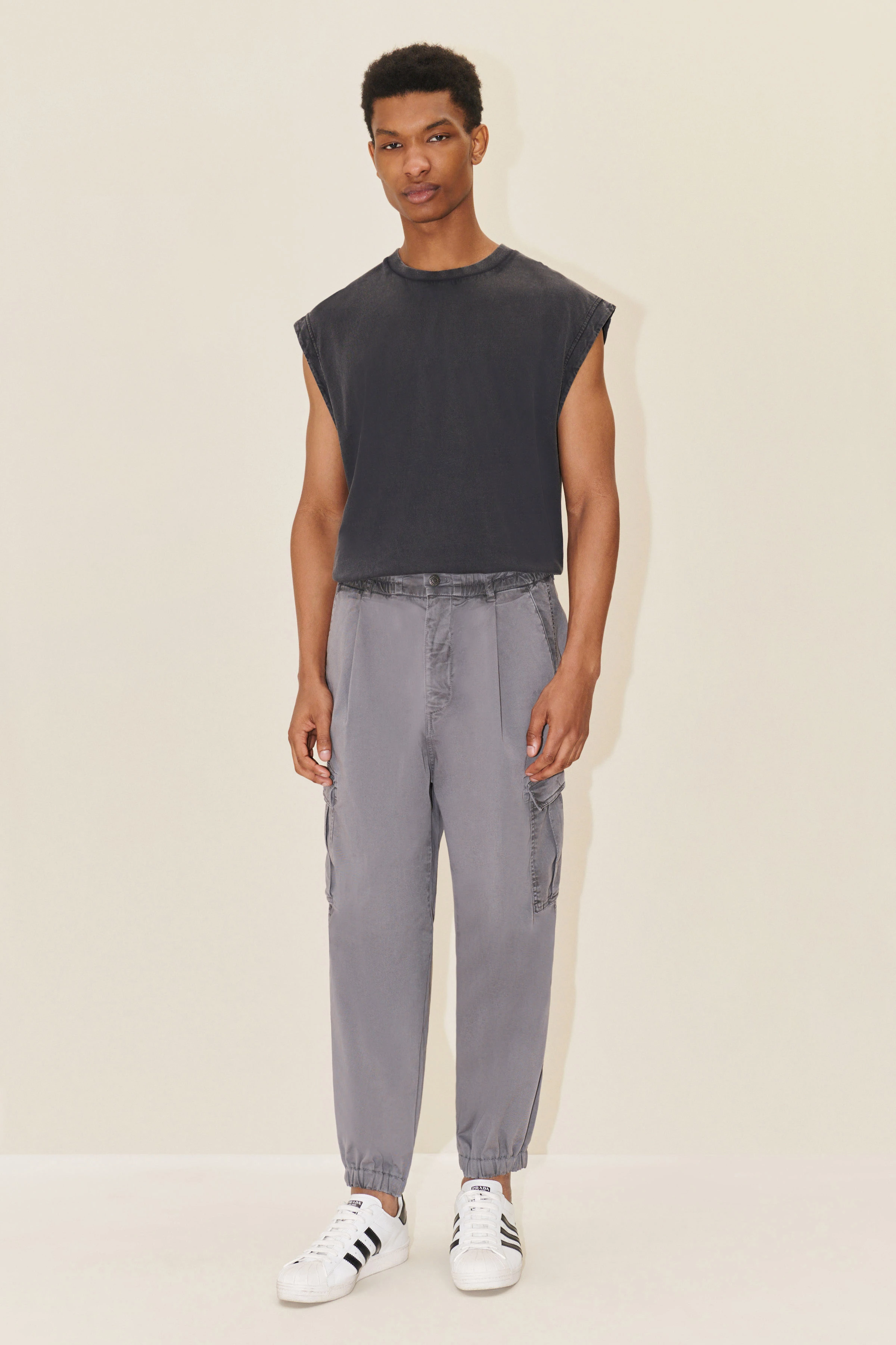LIGRO - Utility pants with pleats in elastic cotton - men - grey - Ganzkörper-Frontansicht
