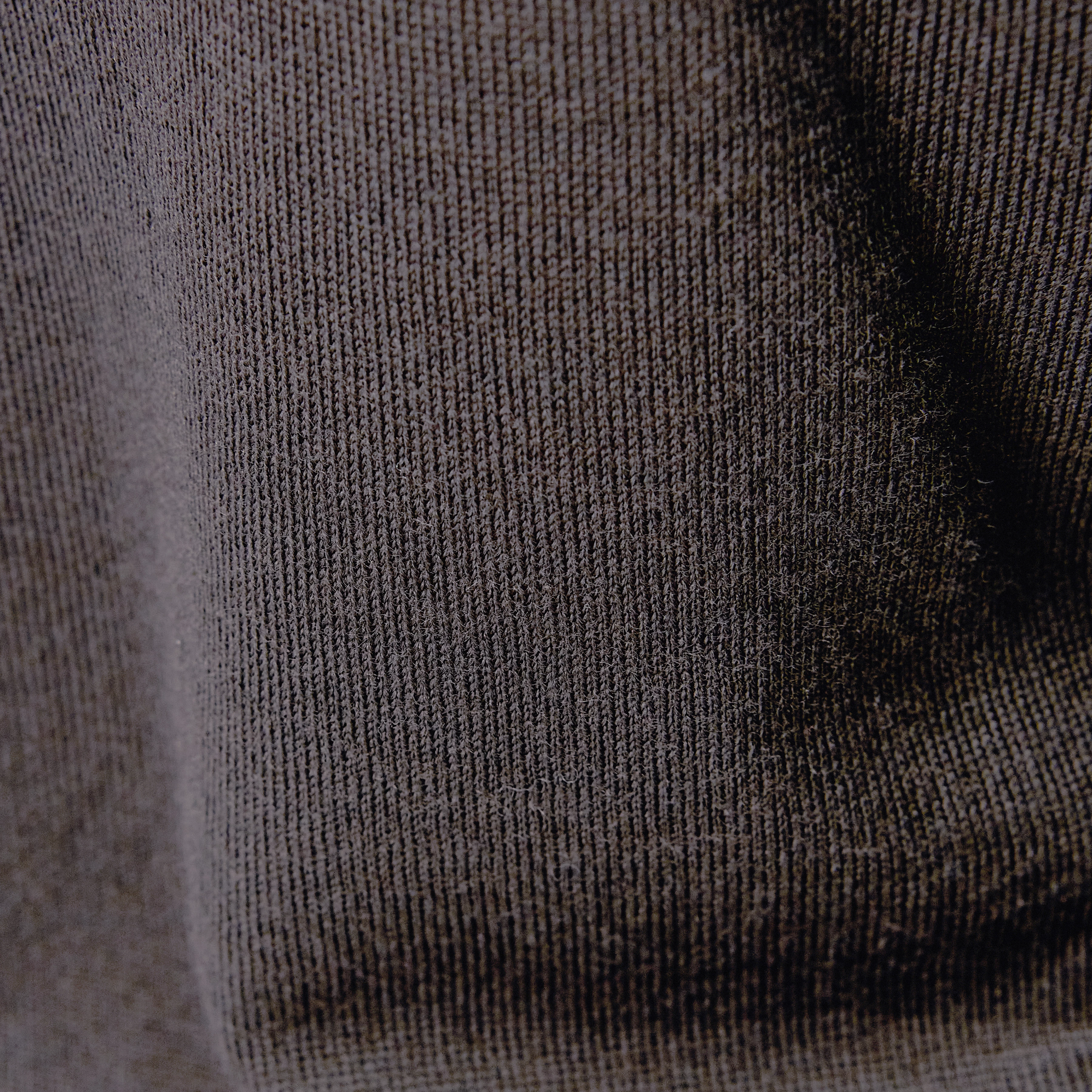 HALVVA - Langarm Poloshirt in reiner Schurwolle - Herren - braun - Materialbild (B2C)