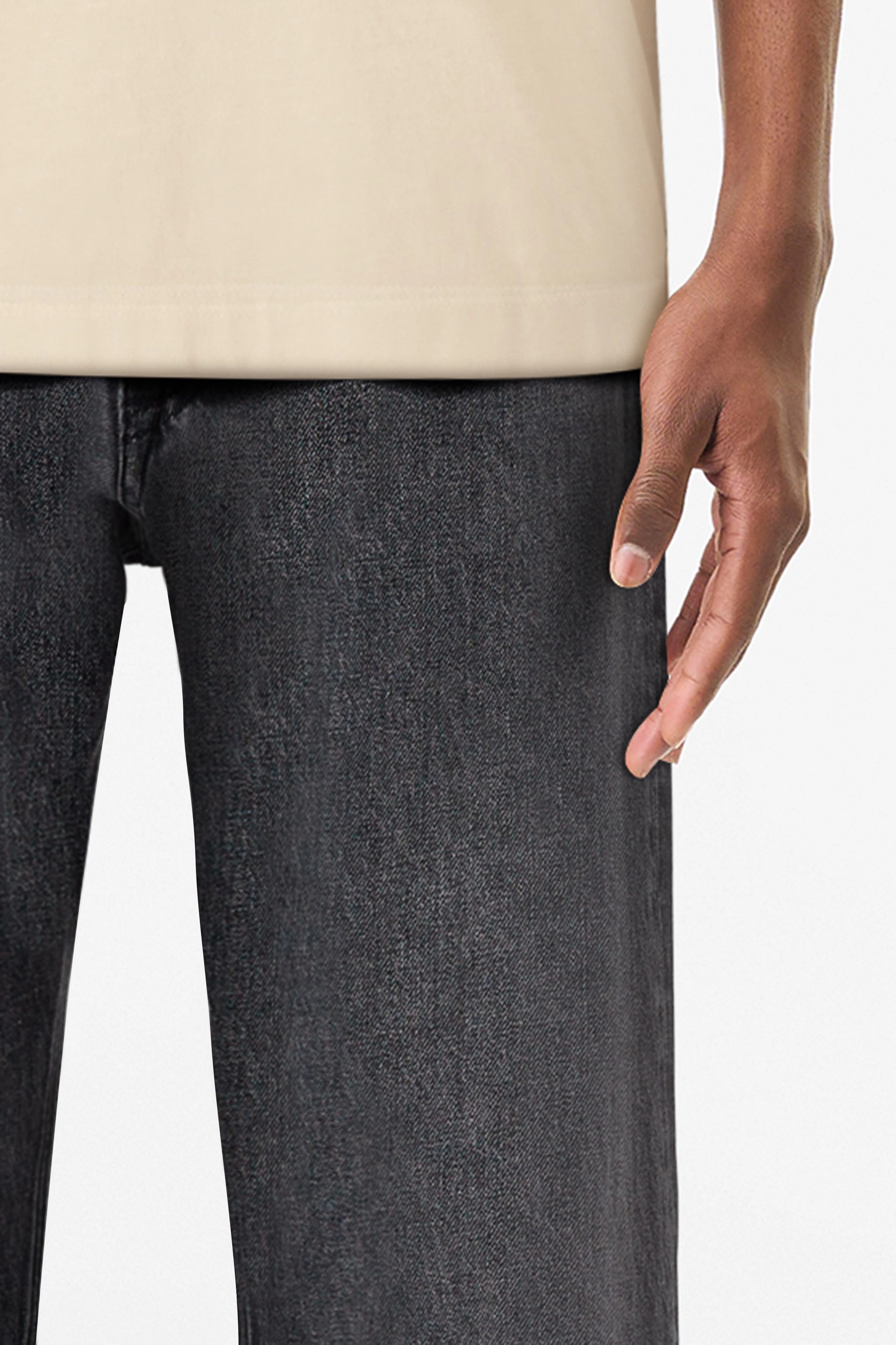 THILO - Relaxed-fit T-shirt in pure cotton - men - brown - Detailansicht am Model