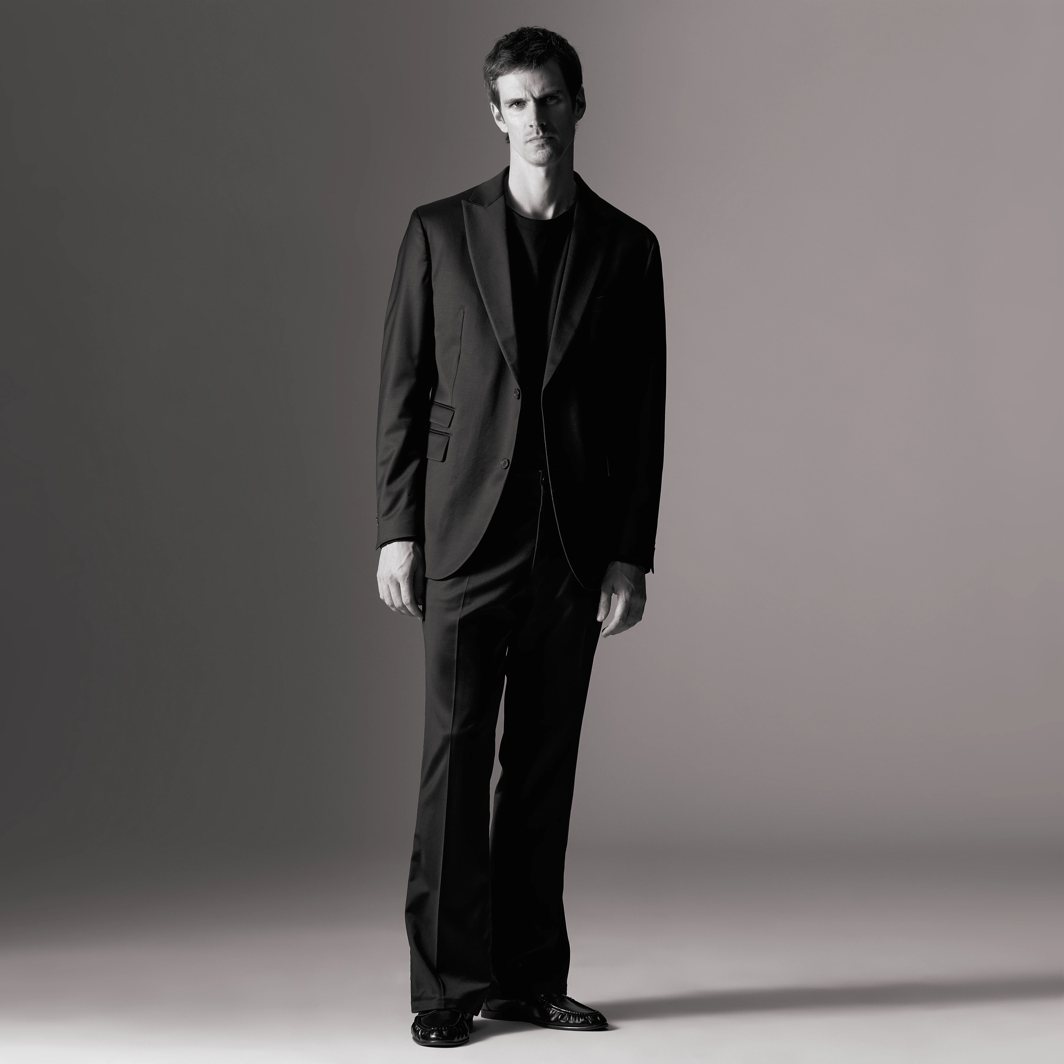 DRYGENF - Two-button blazer in fine wool blend - men - black - Ganzkörper-Frontansicht