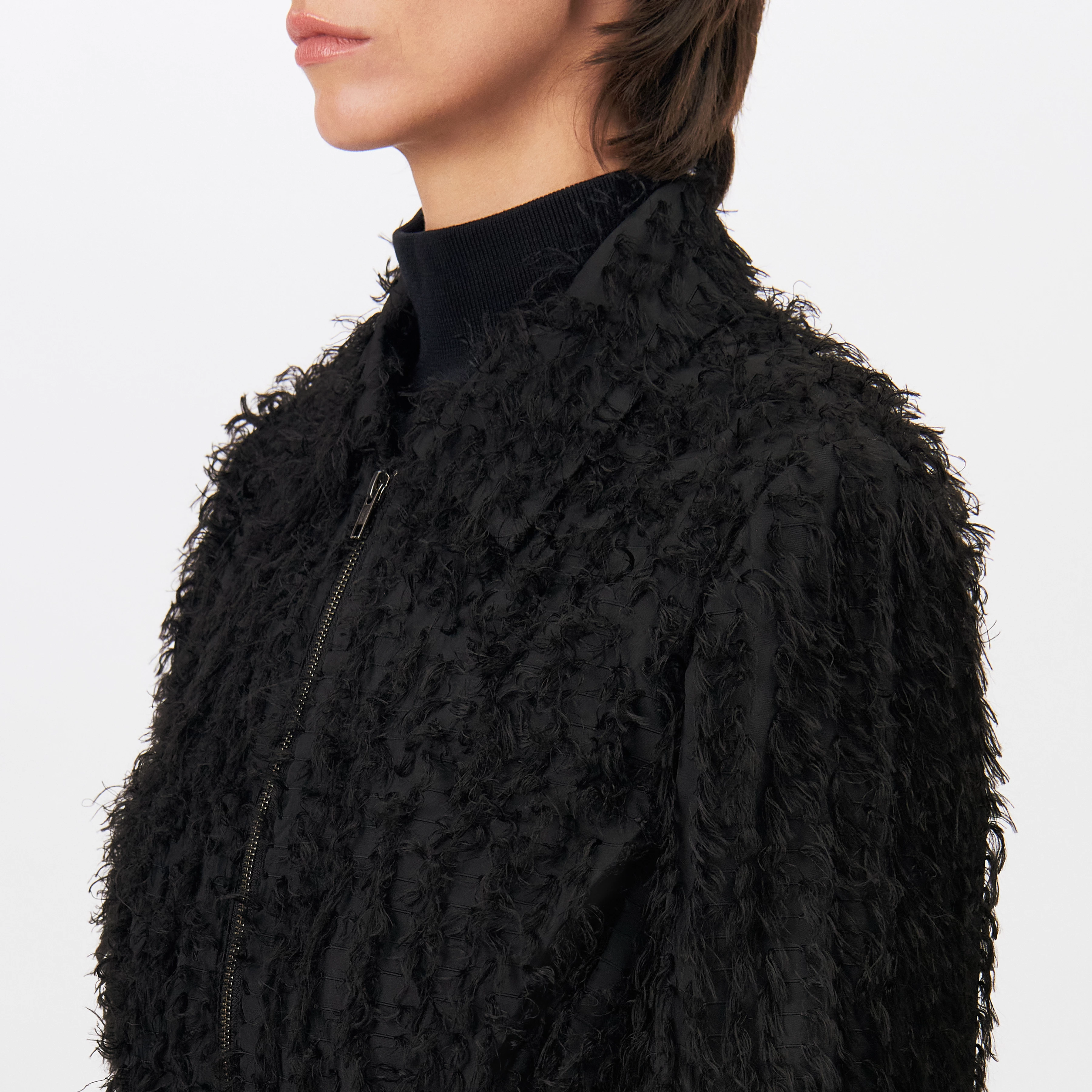 MAXEY - Relaxed fit fringed bomber jacket - women - black - Detailansicht am Model