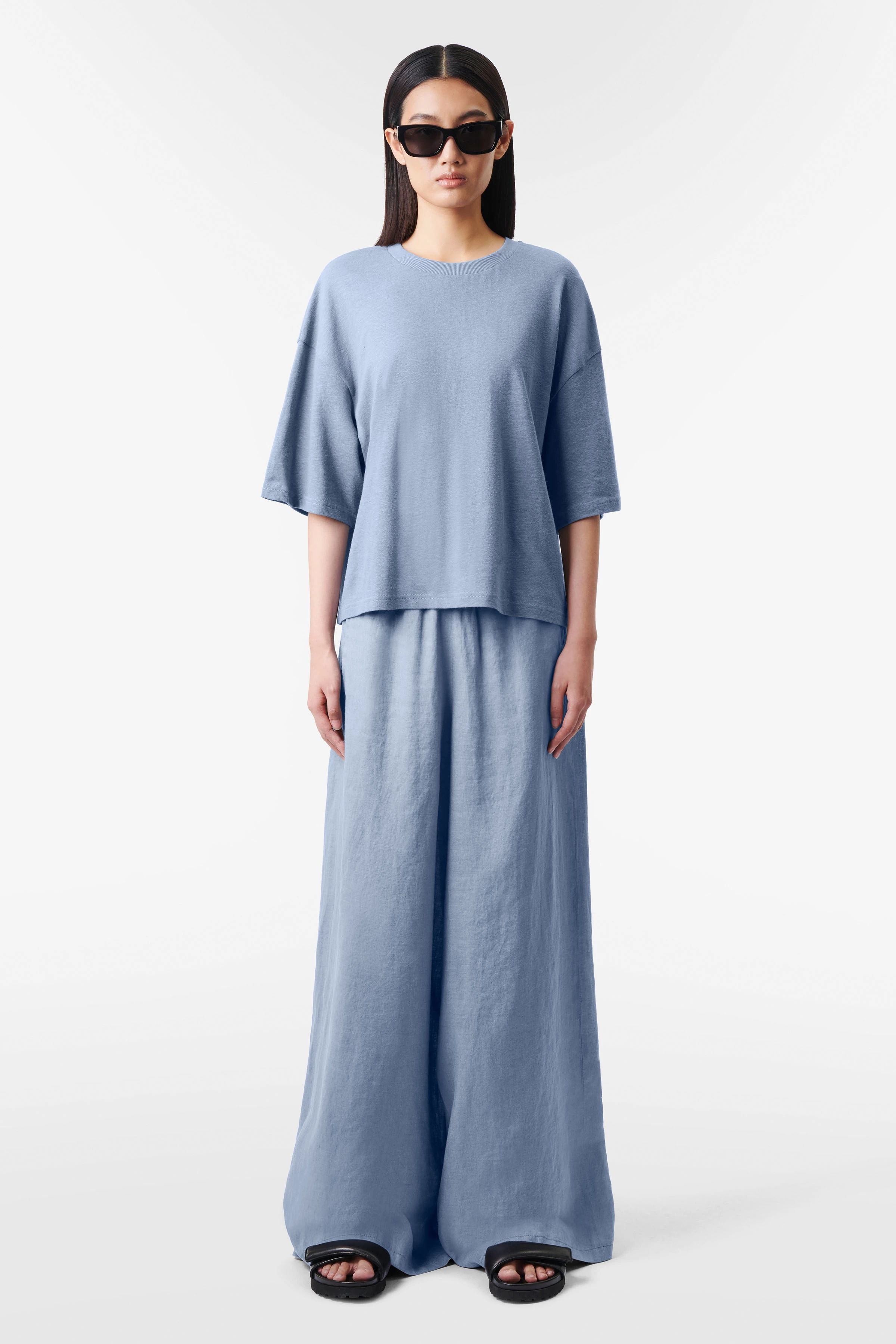 LILANI - Verkürztes T-Shirt in Leinen-Baumwoll-Mix - Damen - blau - Ganzkörper-Frontansicht