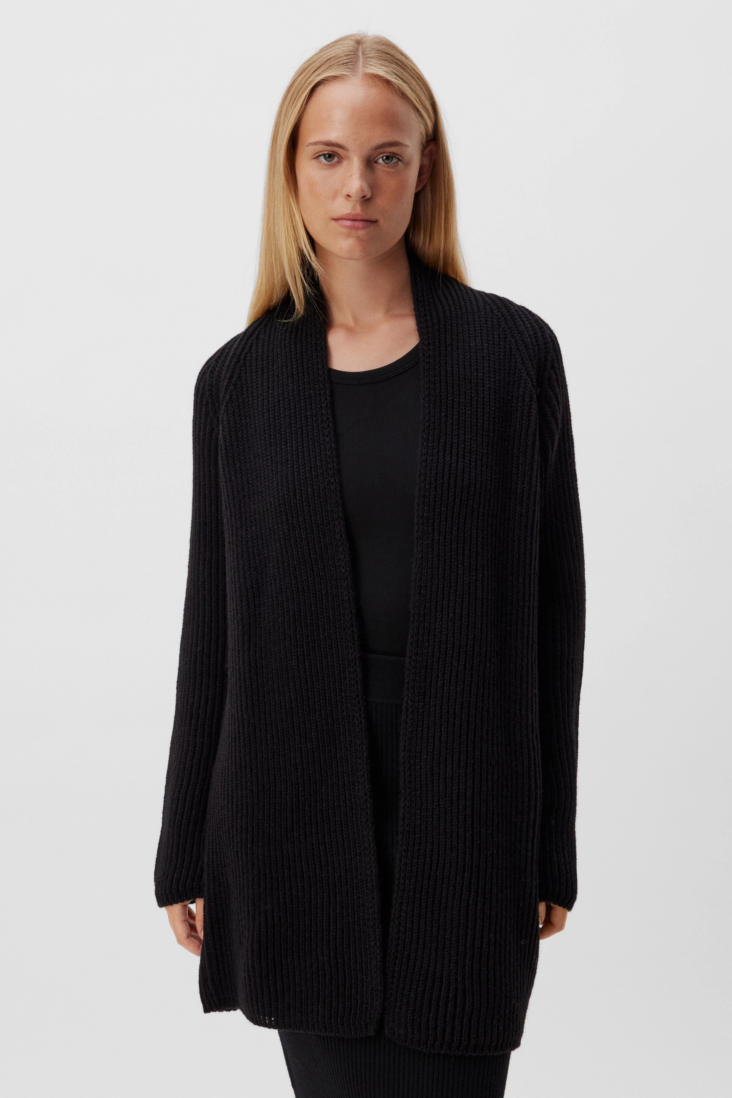 BLUMA - Strickjacke in Woll-Alpaka-Mix - Damen - schwarz - Frontansicht