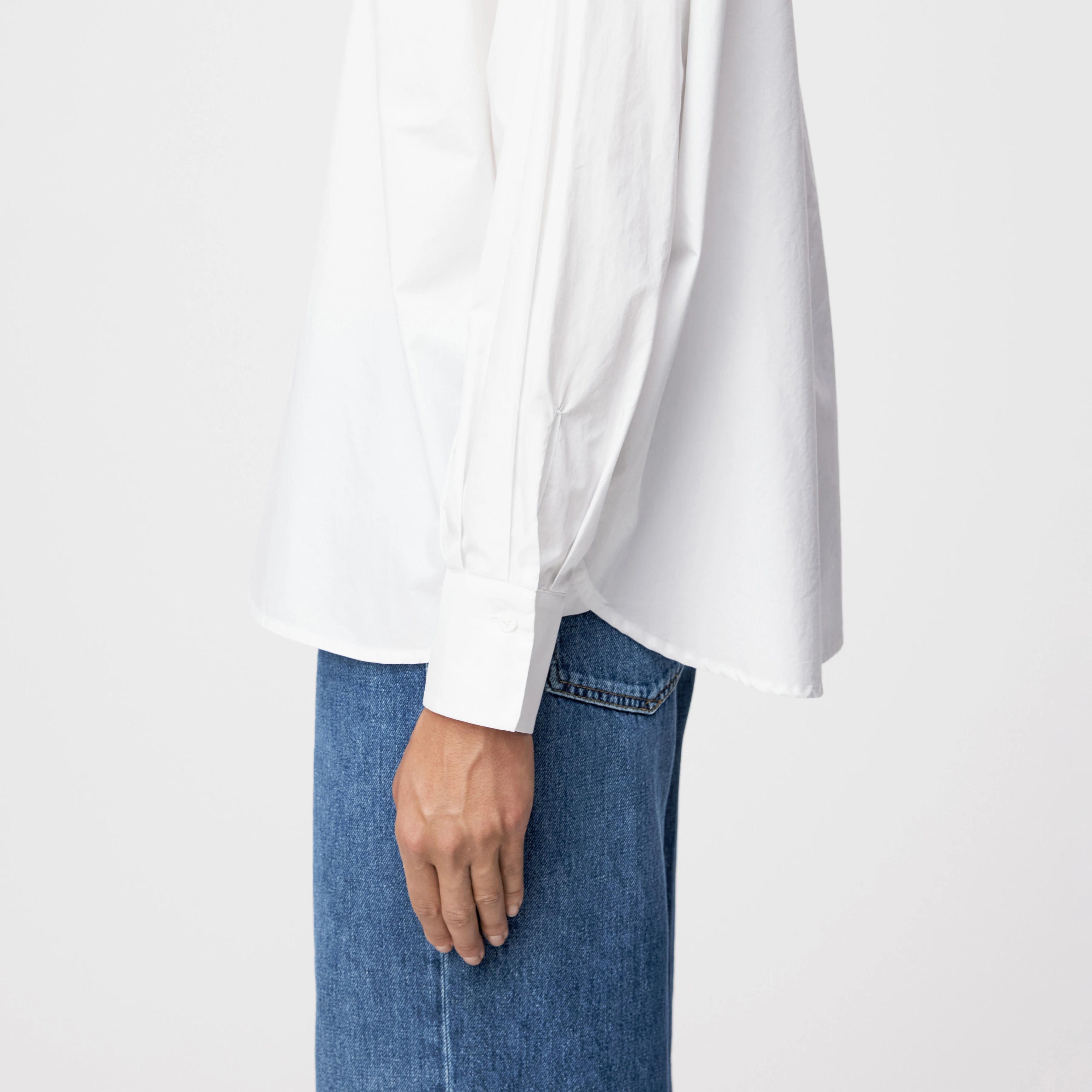 LYNDARA - Casual shirt blouse in poplin - women - white - Detailansicht am Model