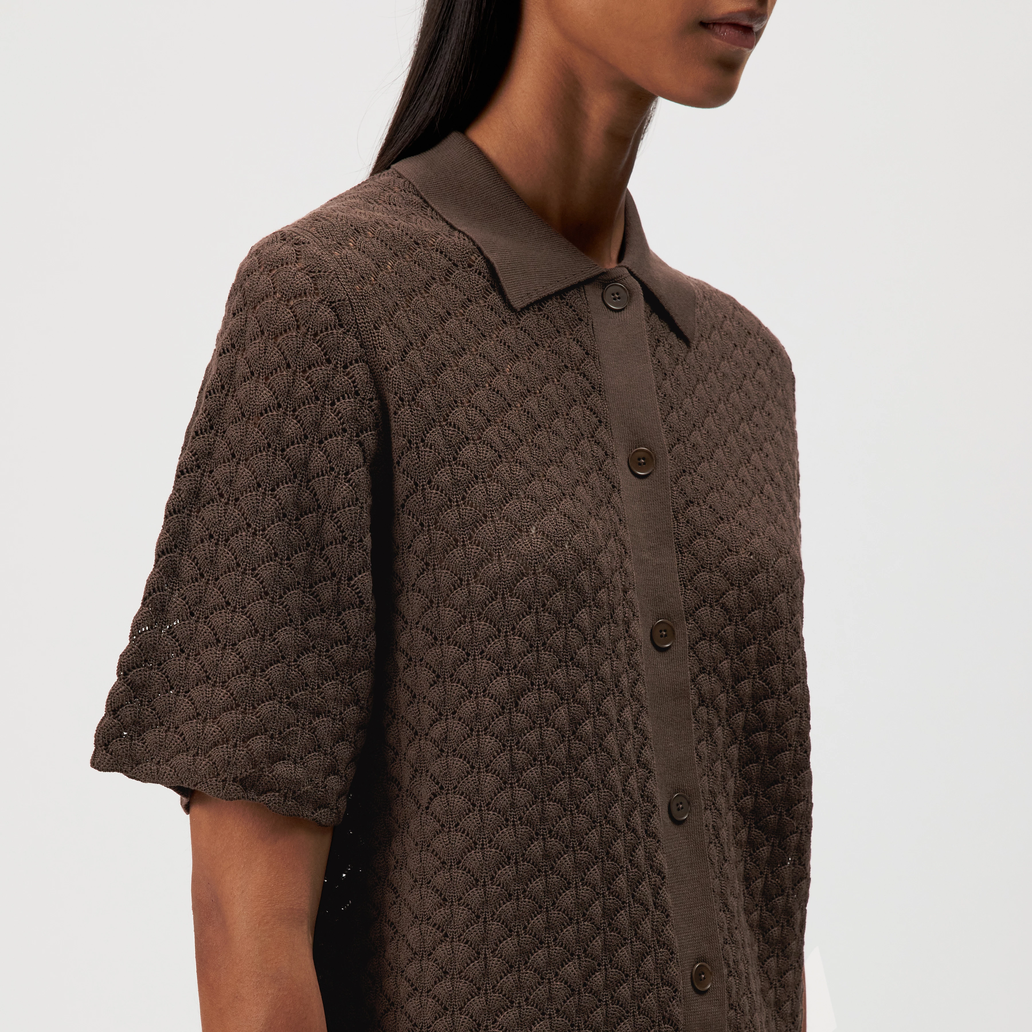 LOYSIELLA - Chemise en maille 100 % coton - women - marron - Detailansicht am Model