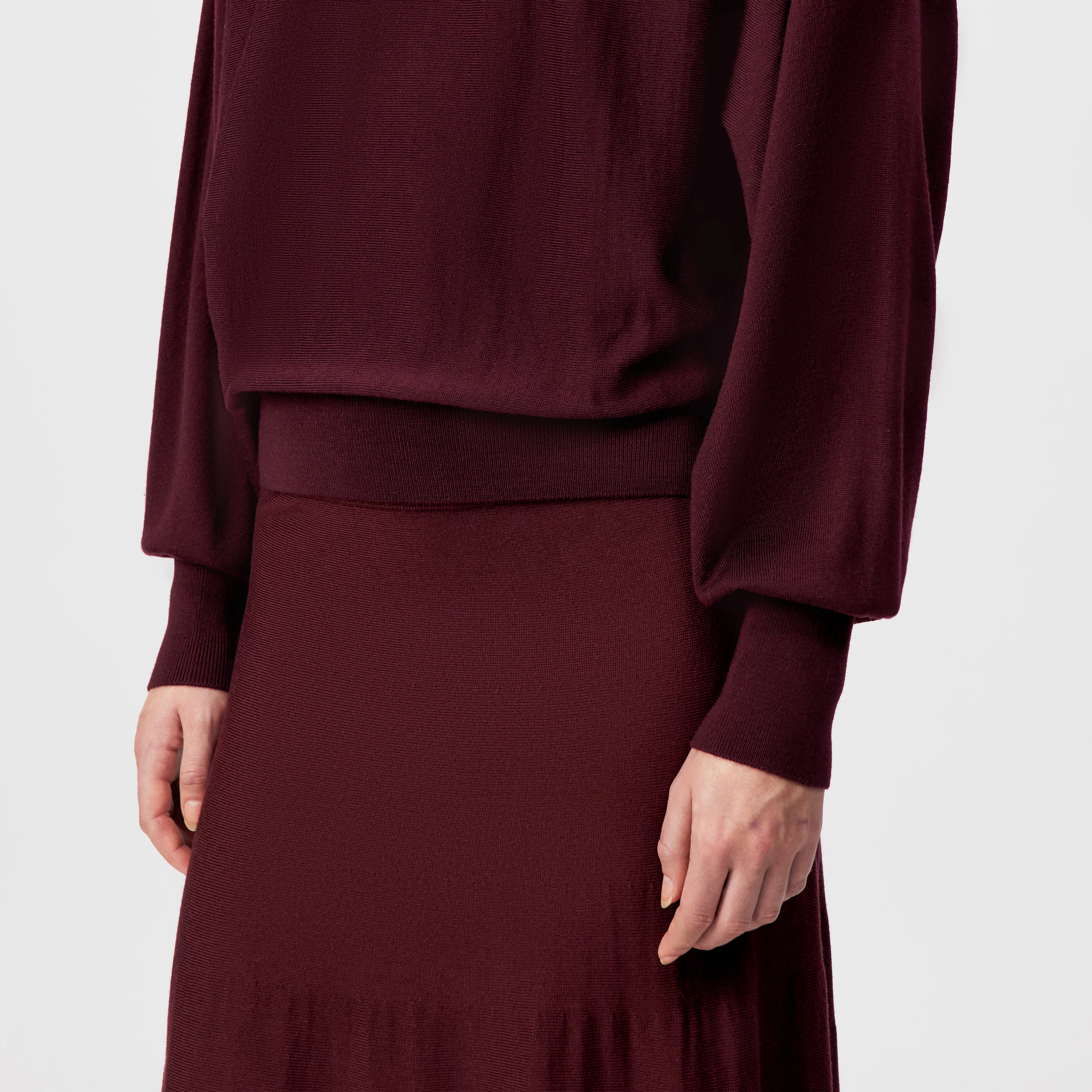 GERLINA - Cropped jumper in 100% merino wool - women - red - Detailansicht am Model